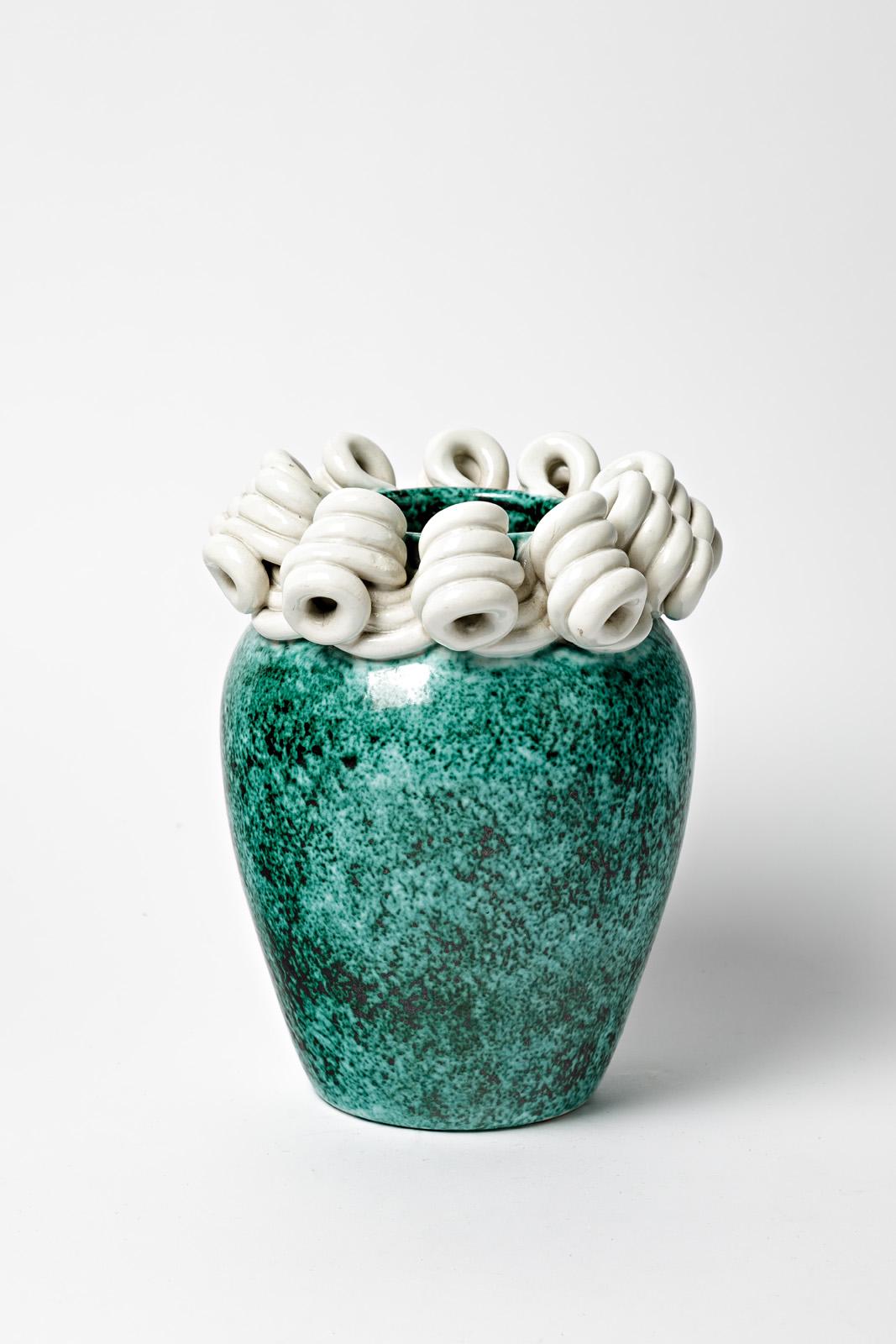 Gustave Asch - Sainte Radegonde

White and green art deco ceramic vase

Signed under the base

Original good condition

height 22 cm
Large 17 cm
