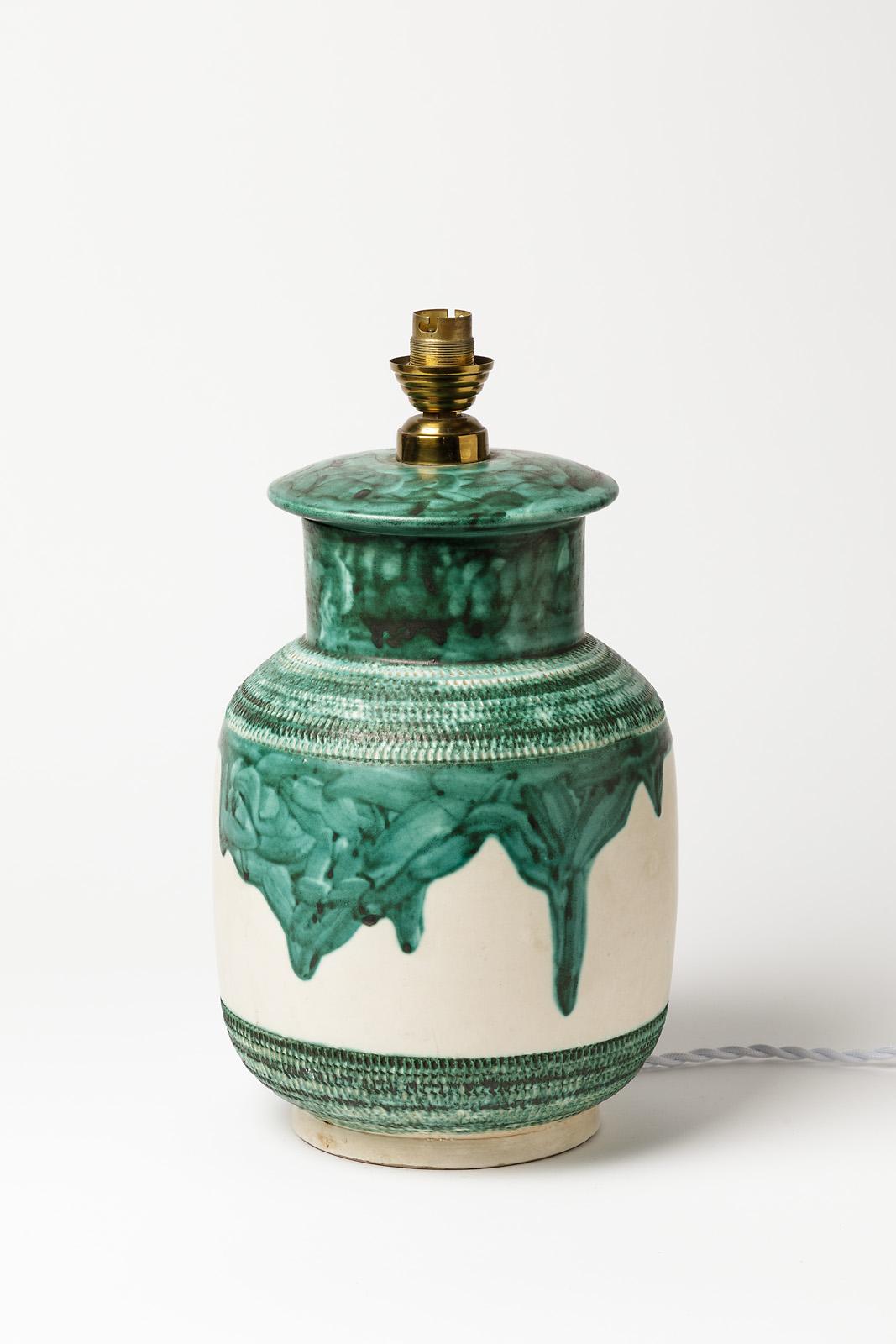 Français Lampe de table en céramique blanche et verte du 20e siècle par Dupanier French Lighting 1960 en vente