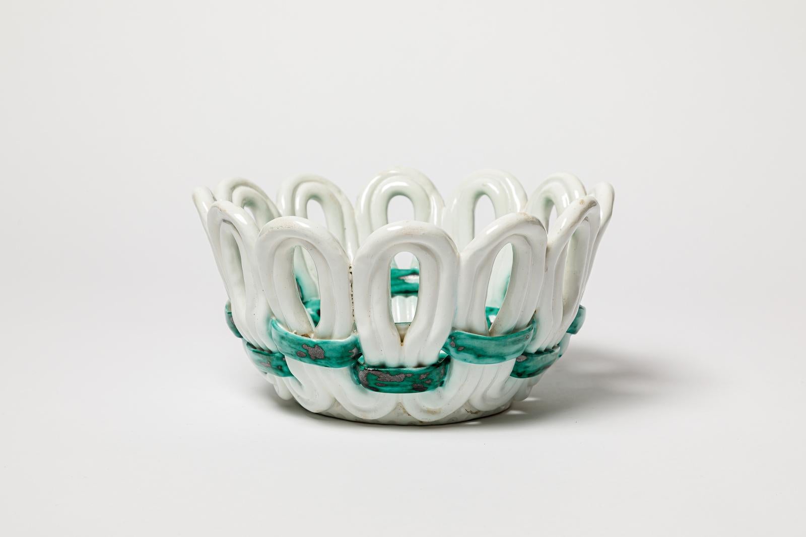 Francese Vide poche o cestino in ceramica art déco bianco e verde di Gustave Asch 1940 in vendita