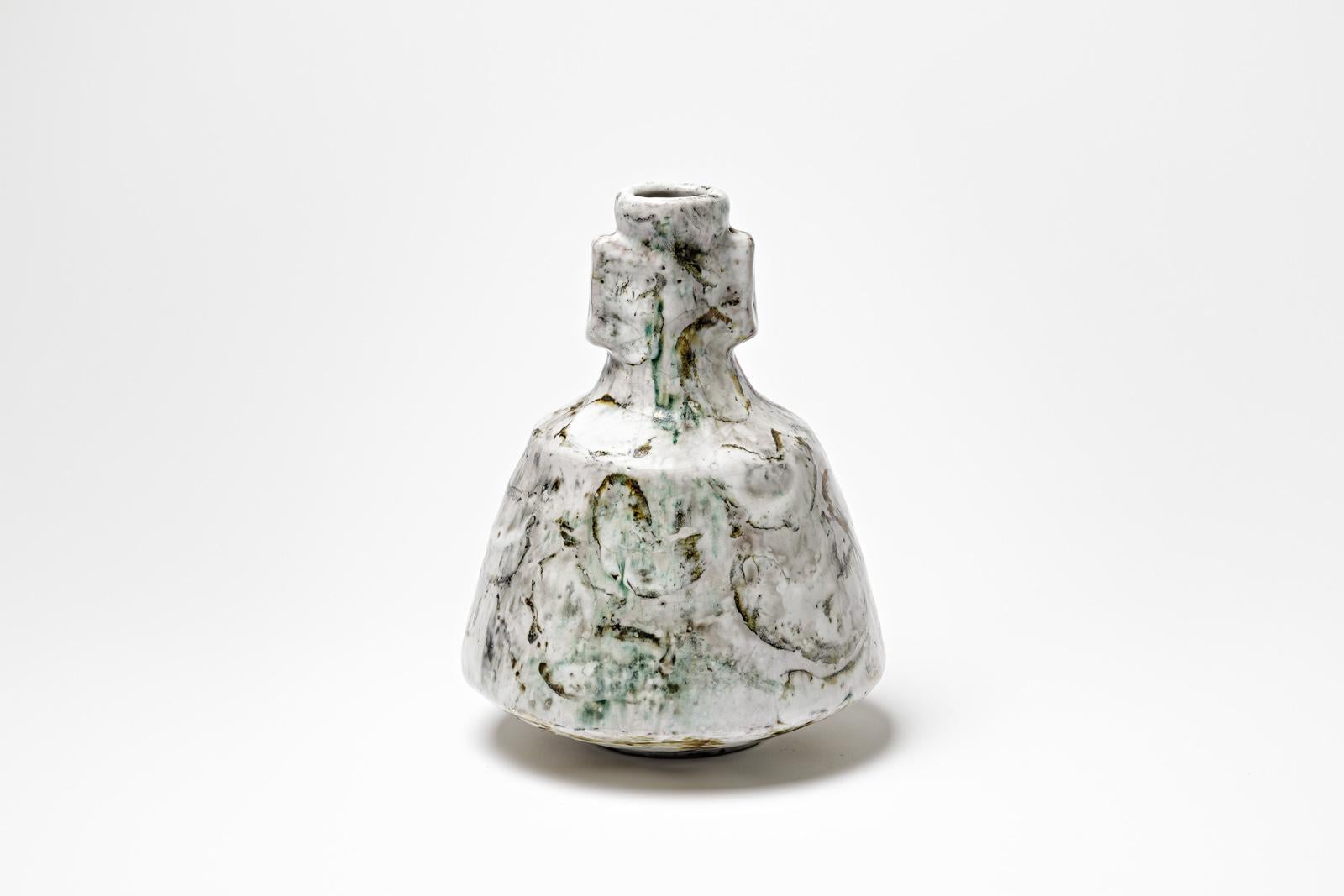 Francese Bottiglia in ceramica smaltata bianca e verde di Gisèle Buthod-Garçon, 1980-1990 ca. in vendita