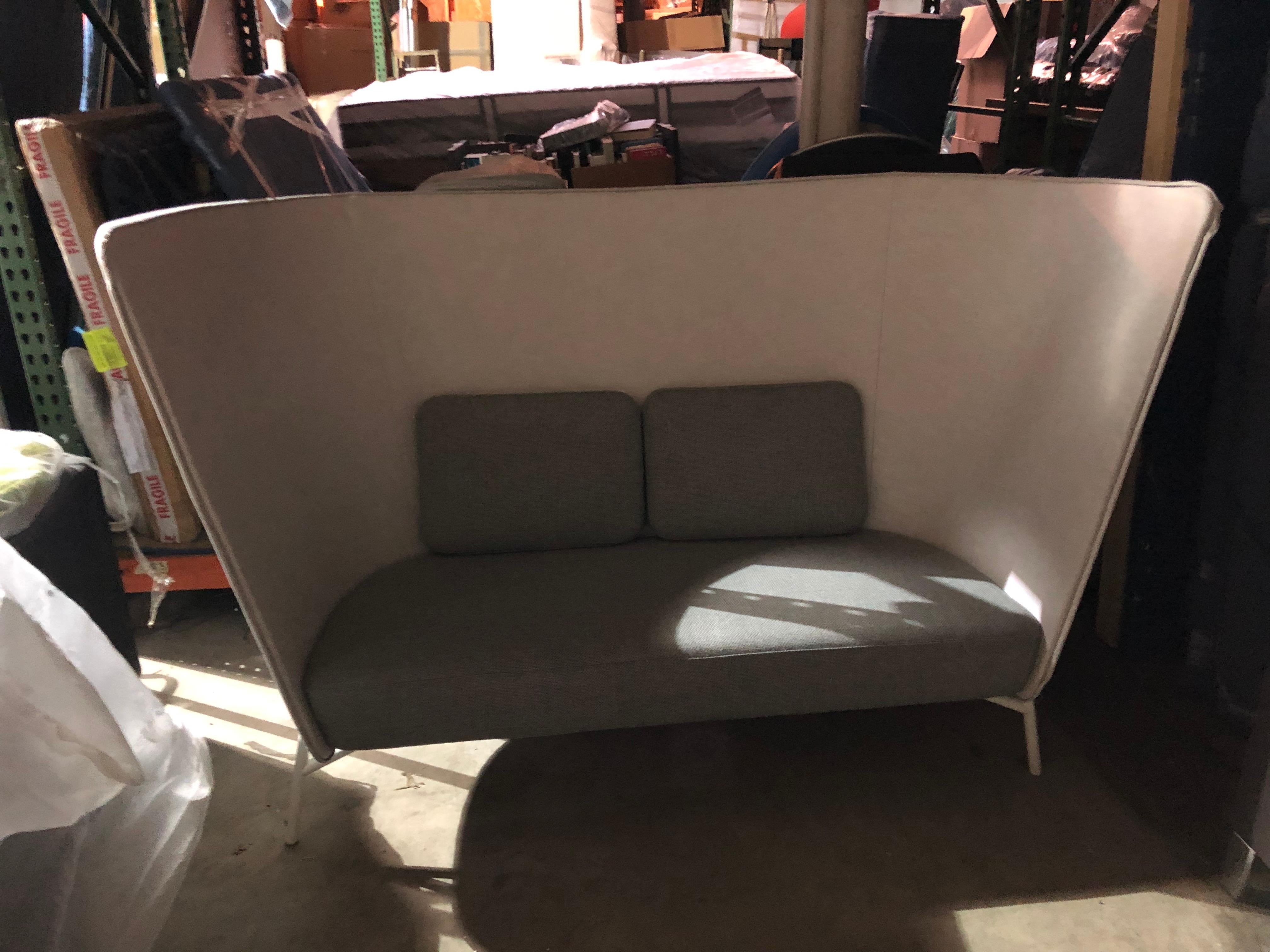 Inno Aura Zweisitzer-Sofa in Weiß und Grau 3