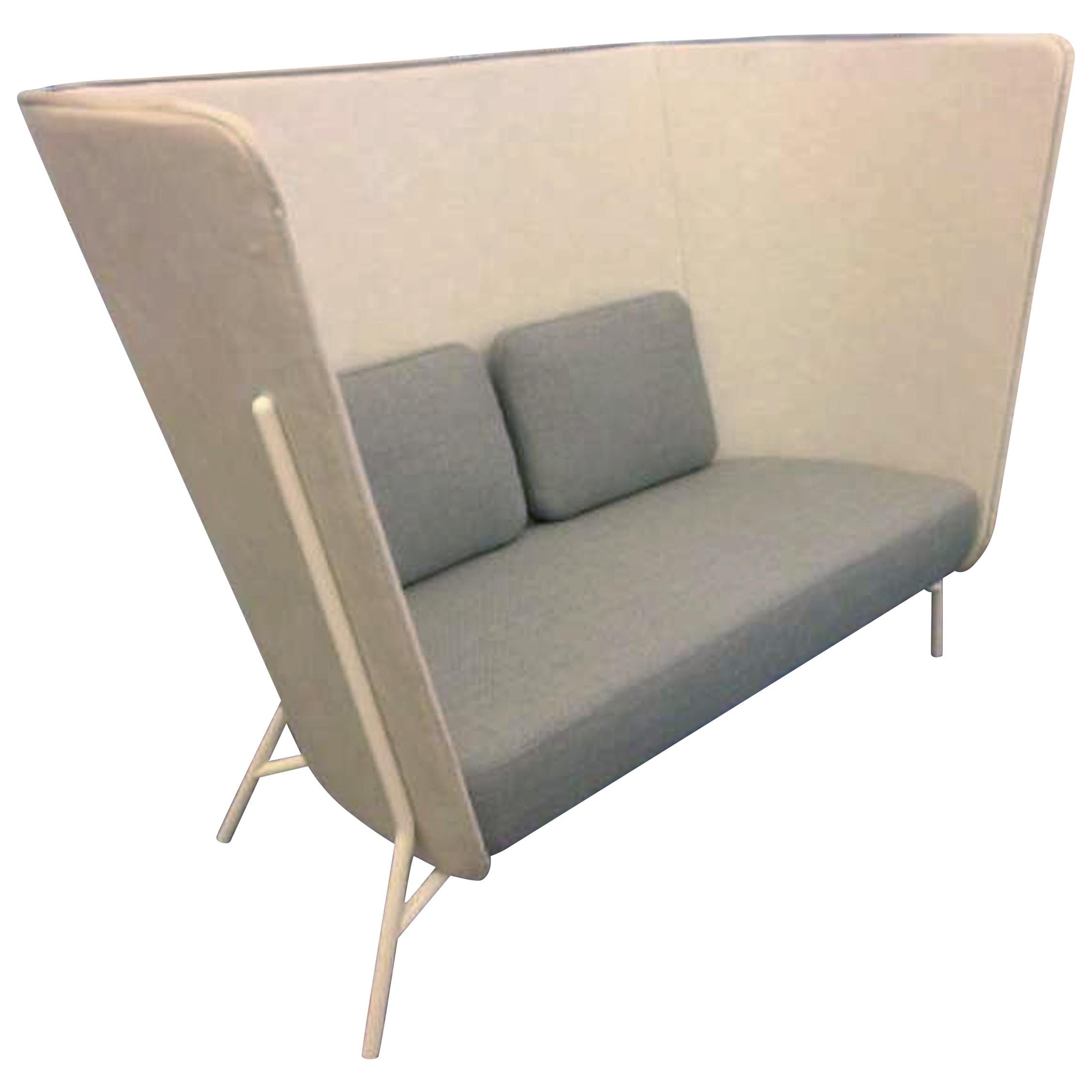 Inno Aura Zweisitzer-Sofa in Weiß und Grau