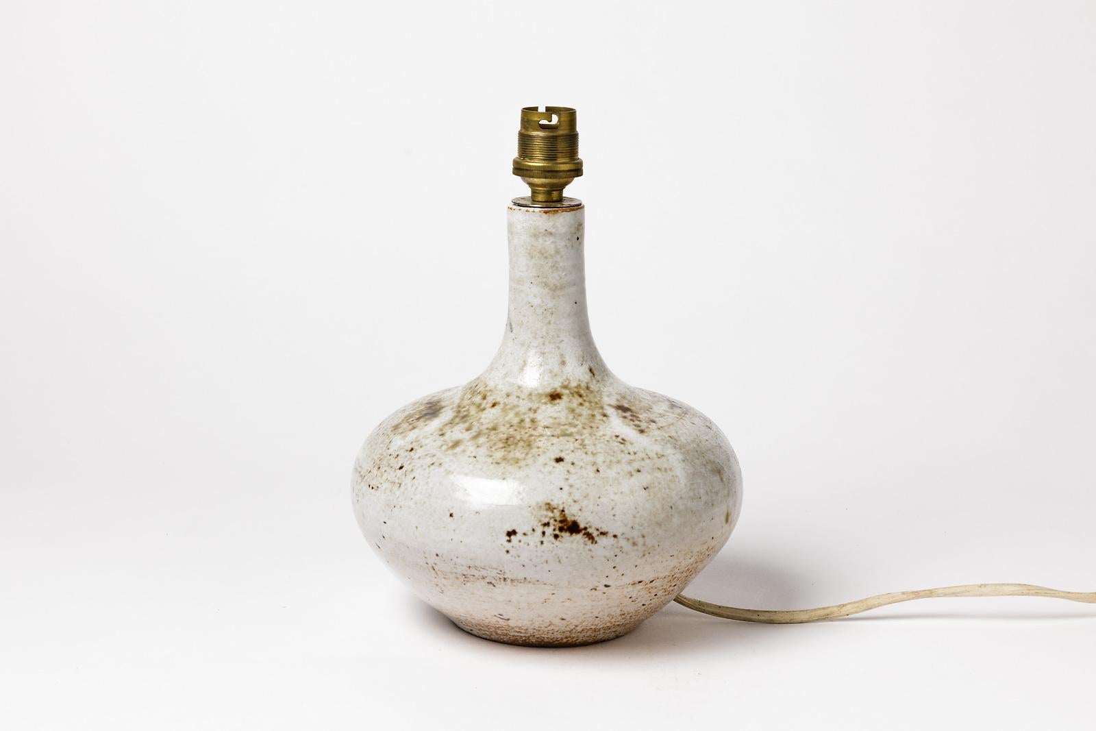 Weiße und graue Keramik-Tischlampe von Vezelay, 20. Jahrhundert (Moderne der Mitte des Jahrhunderts) im Angebot