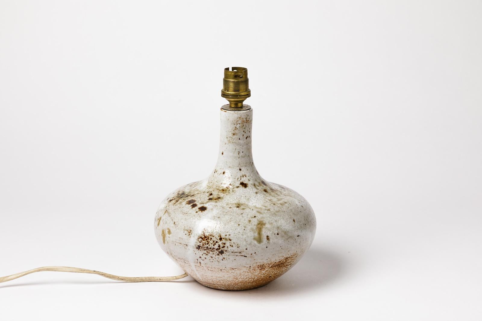 Weiße und graue Keramik-Tischlampe von Vezelay, 20. Jahrhundert (Französisch) im Angebot