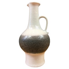 Vase de sol en lave grasse blanche et grise de Jasba avec anse 