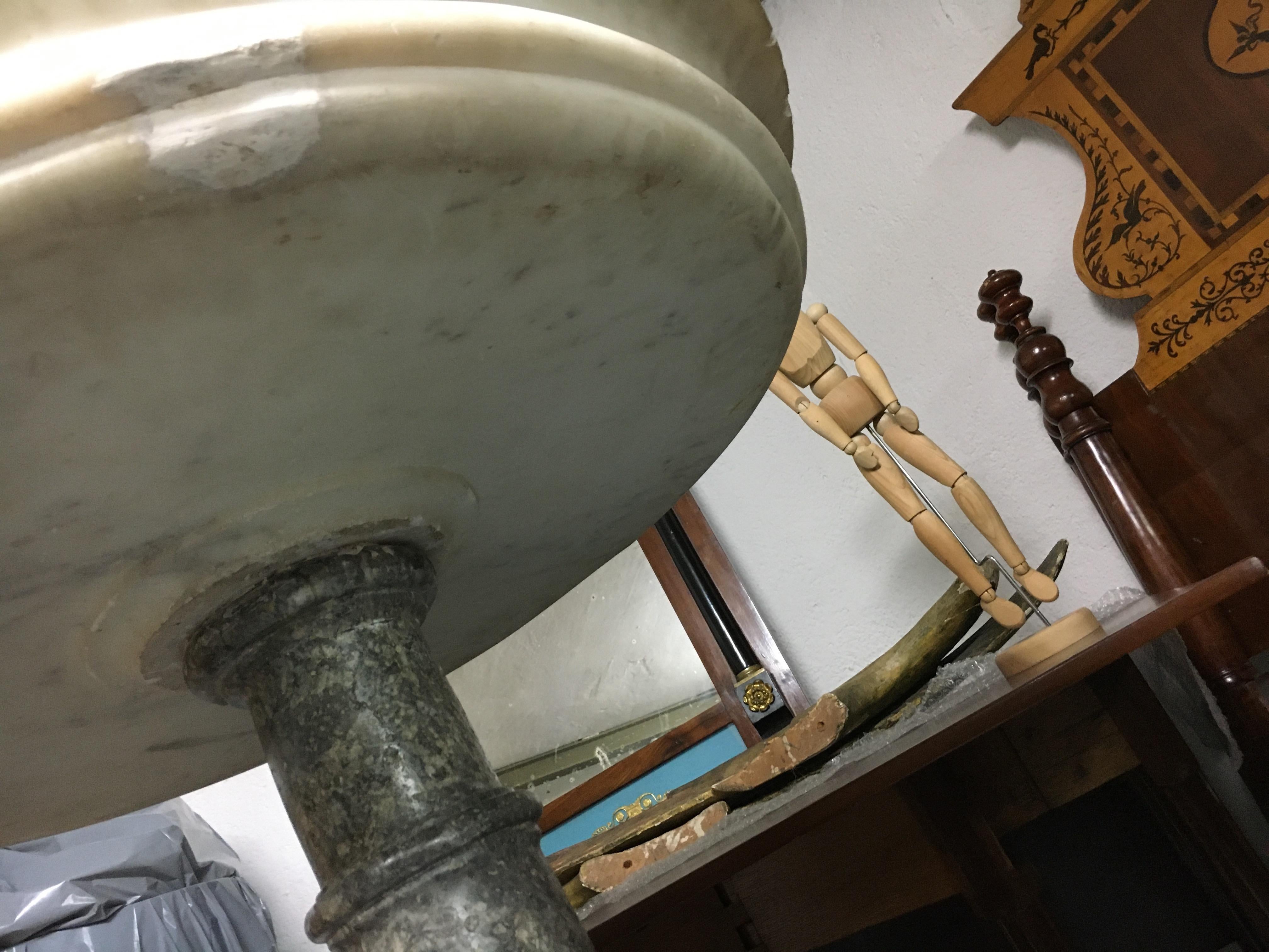 French Carrara Marble Fountain with Its Gray Sainte Anne Marble Base, circa 1700 For Sale