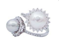 White and Grey Pearls, Diamonds, 18 Karat White Gold Ring
