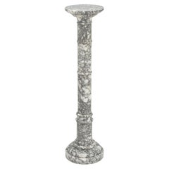 Pedestal de mármol veteado blanco y gris, ca. 1900