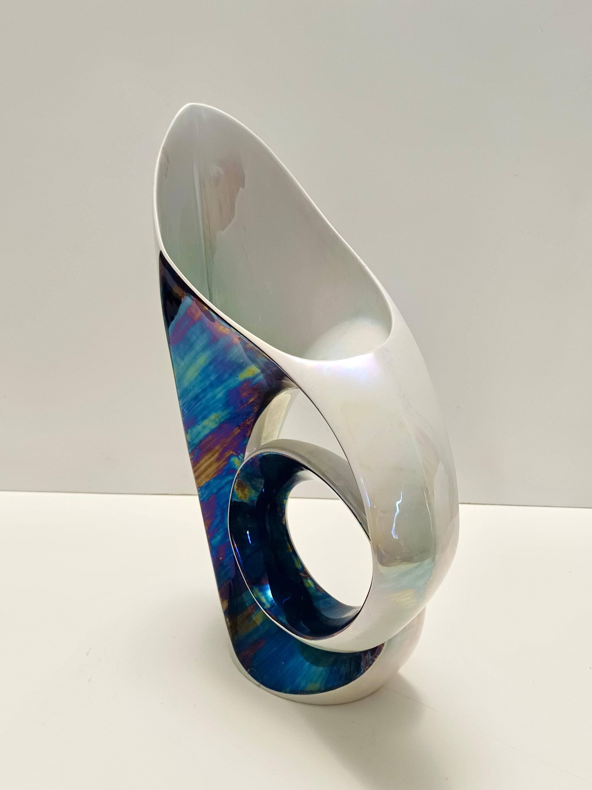 Vaso in ceramica bianca e iridescente / Centrotavola decorativo di Lusso, Italia In condizioni buone in vendita a Bresso, Lombardy