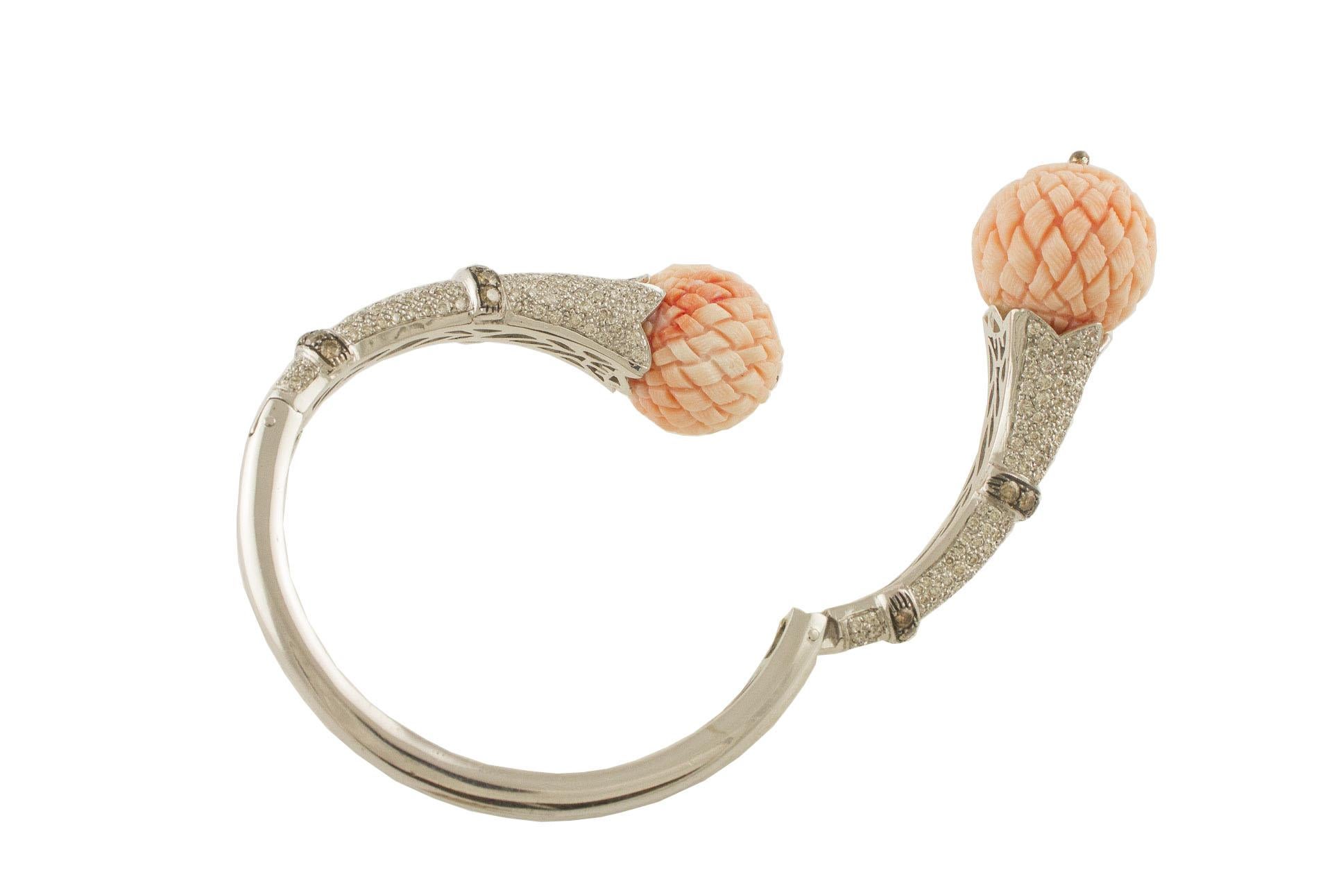 Amazing bracelet in 14K white gold mounted with 9.46 ct all white diamonds some light brown diamonds and two big pink coral spheres (25.30 g)
Diamonds 9.46 ct 
Pink Coral Spheres 25.30 gr / 22 mm X 20 mm
Total Weight 64.50 g
R.F +gueai

For any