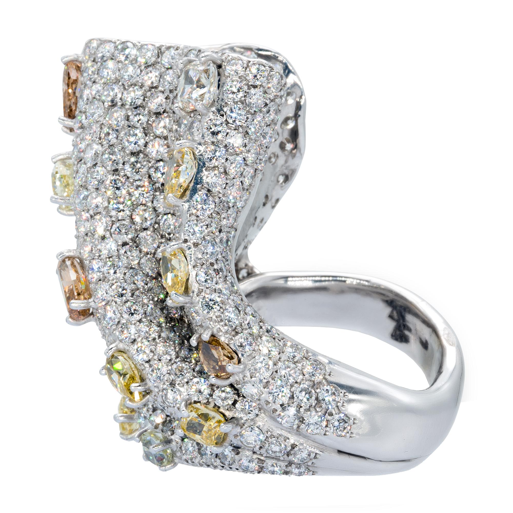 White and Natural Fancy Diamonds d'Avossa Ring For Sale 9