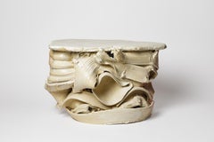 Mesa de gres esmaltado blanco y naranja de Patrick Crulis, 2026.