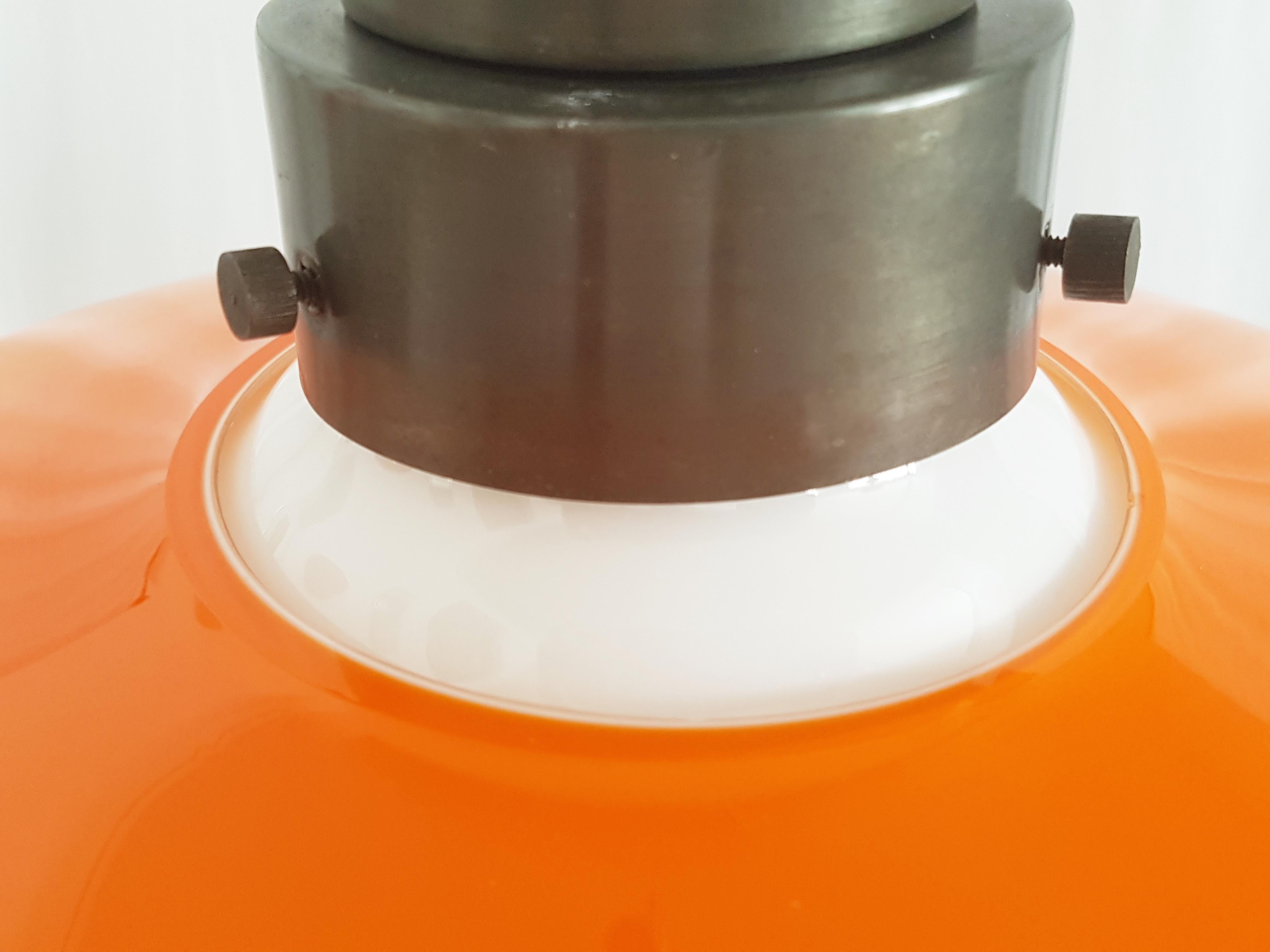 Colgante de cristal de Murano blanco y naranja de los años 60 de a. Pianón para Vetreria Vistosi Hecho a mano en venta