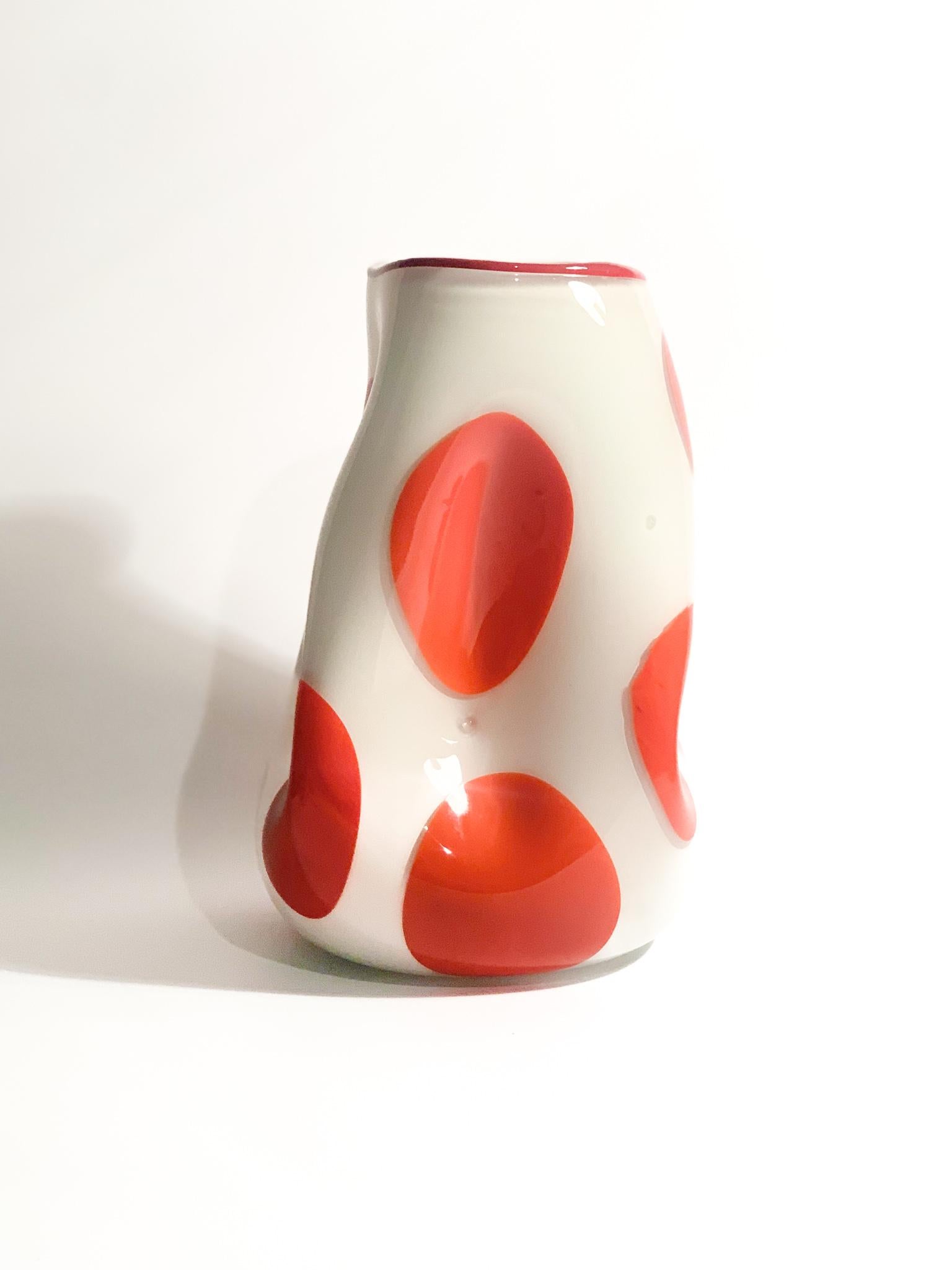 Rare Murano glass vase with dented shape, white and orange, made in the 1980s

Ø 16 cm Ø 15 cm h 27 cm