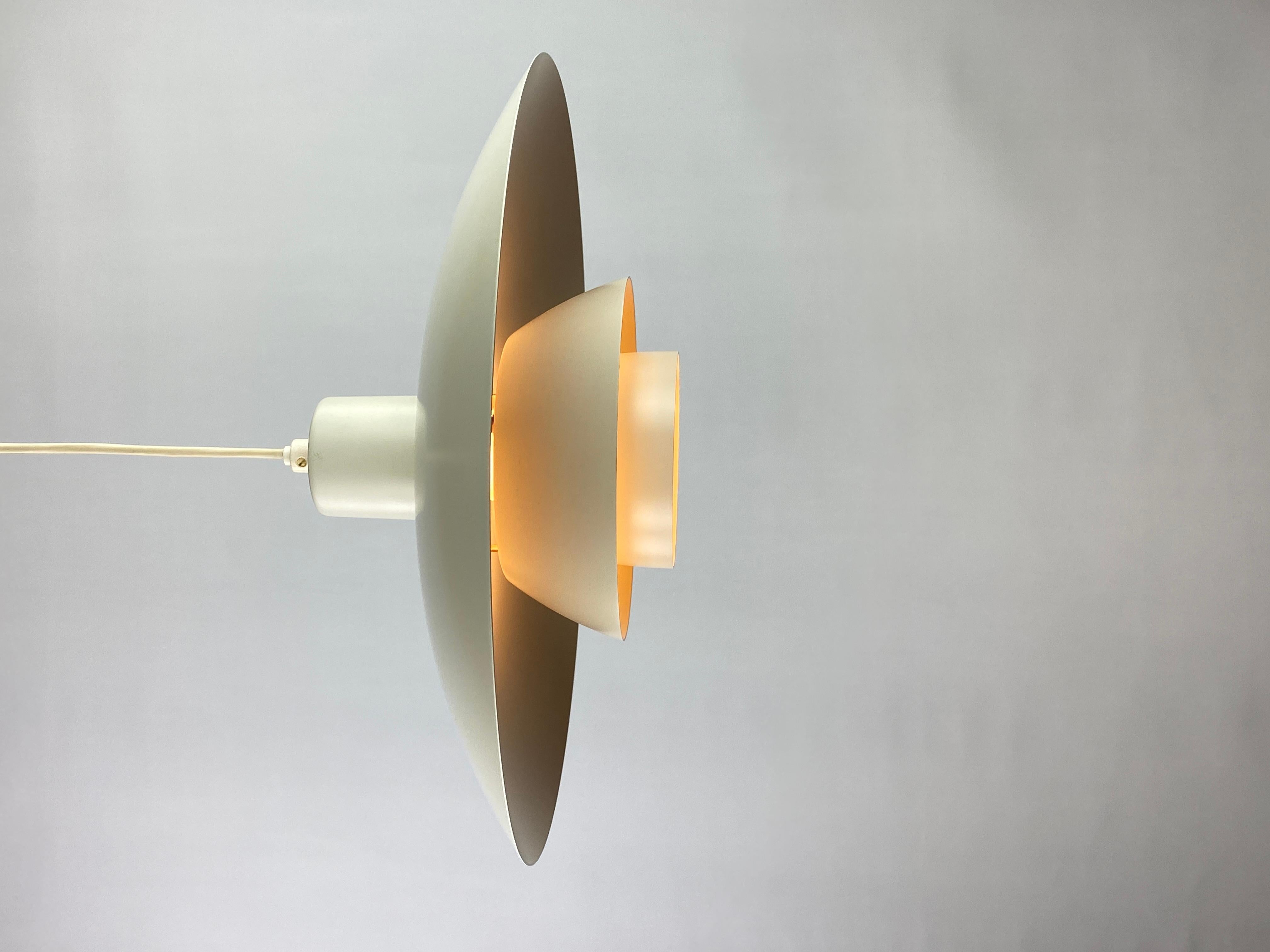 Here is one of Poul Henningsen's most popular pendants lights from the 1960's. The PH 4/3 pendant lamp is made of metal with off-white tones and orange accents.

This is a original vintage piece from the 60's. I have two vintage ones available. Also