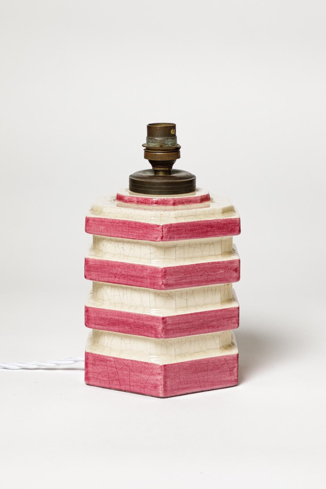 White and pink art deco 20th century design ceramic table lamp by Charles Harva In Excellent Condition For Sale In Neuilly-en- sancerre, FR