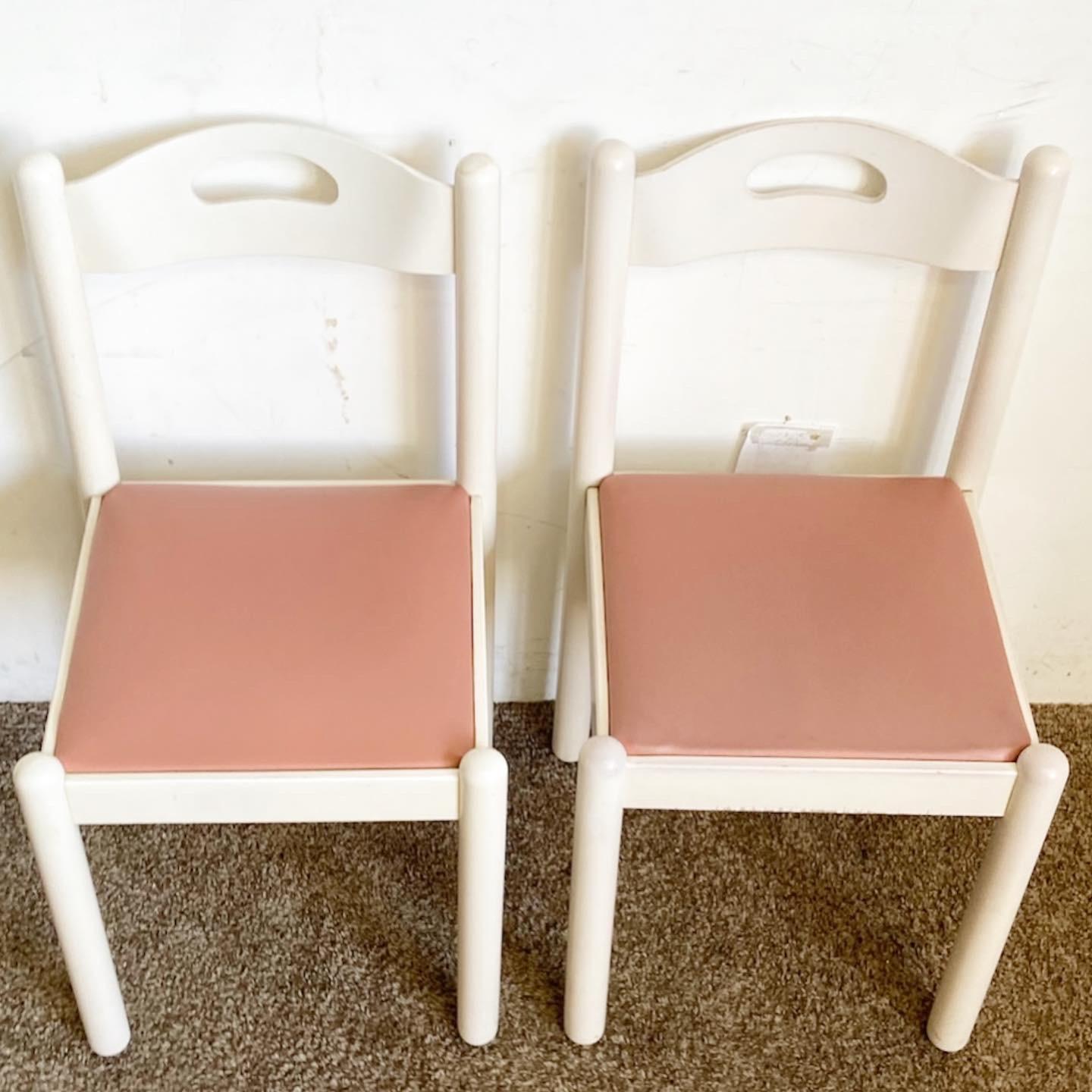 Elevate your dining space with the White and Pink Carimate Style Chairs. This set of 4 chairs combines a modern white frame with vibrant pink cushions, offering both style and comfort.
Minor wear to the finish as seen in the photos.