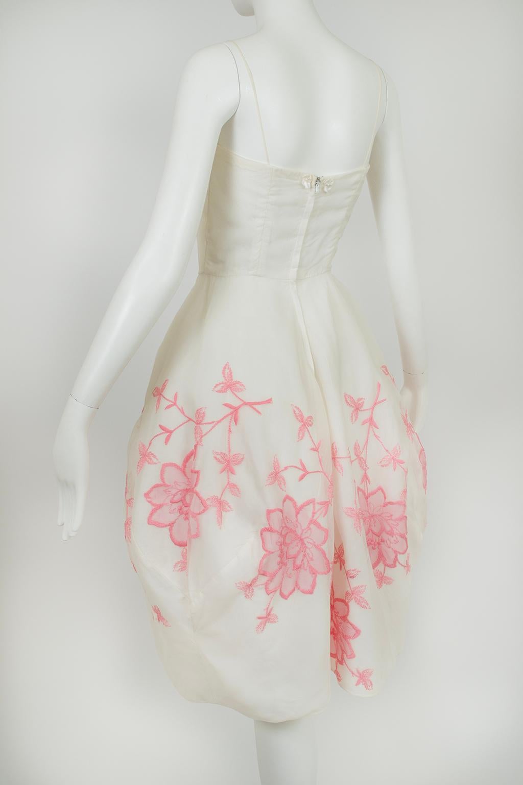 White and Pink Embroidered Bubble Hem Party Dress w Petal Bust – S, 1950s In Good Condition For Sale In Tucson, AZ