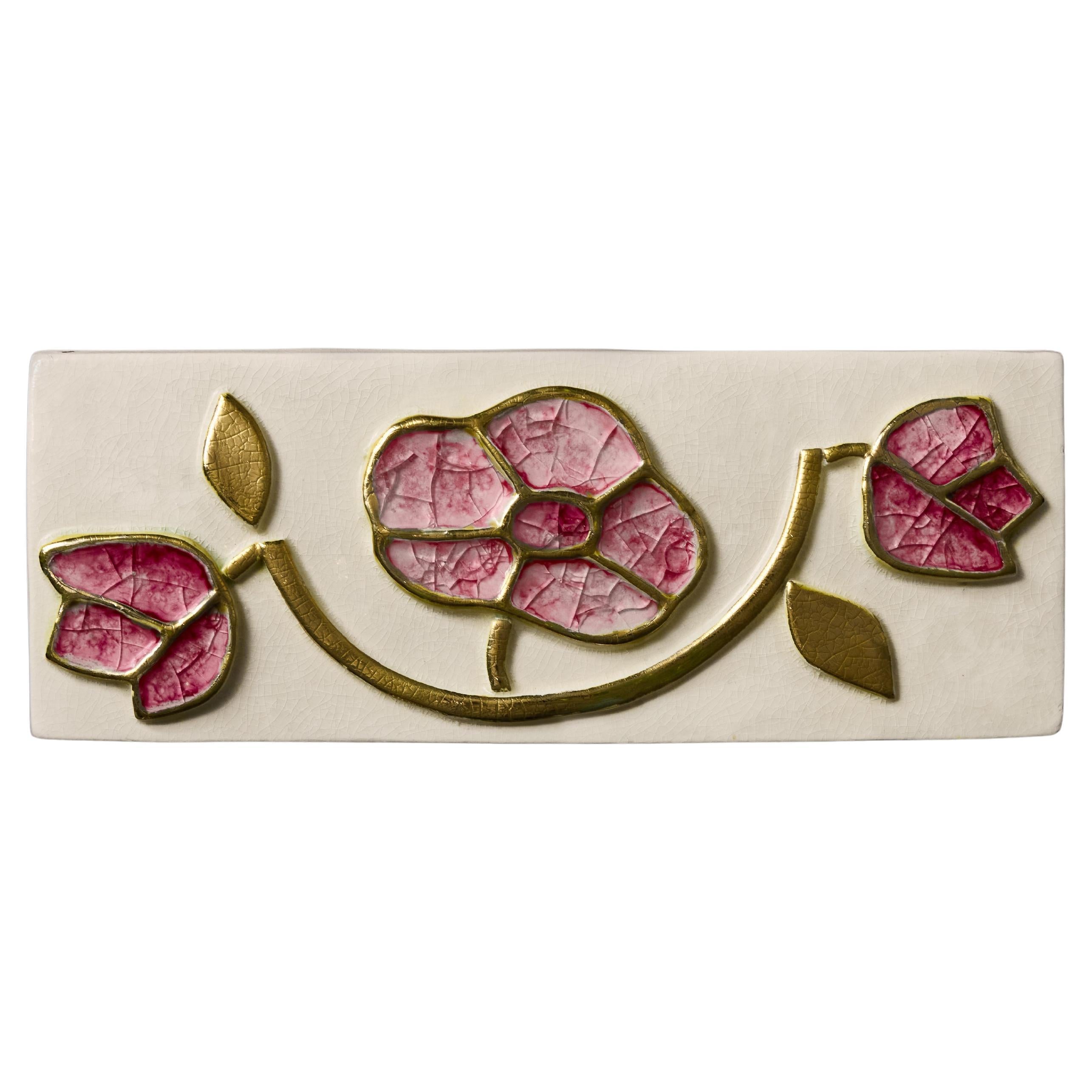 Caja de cerámica con flores blancas y rosas de Mithé Espelt en venta