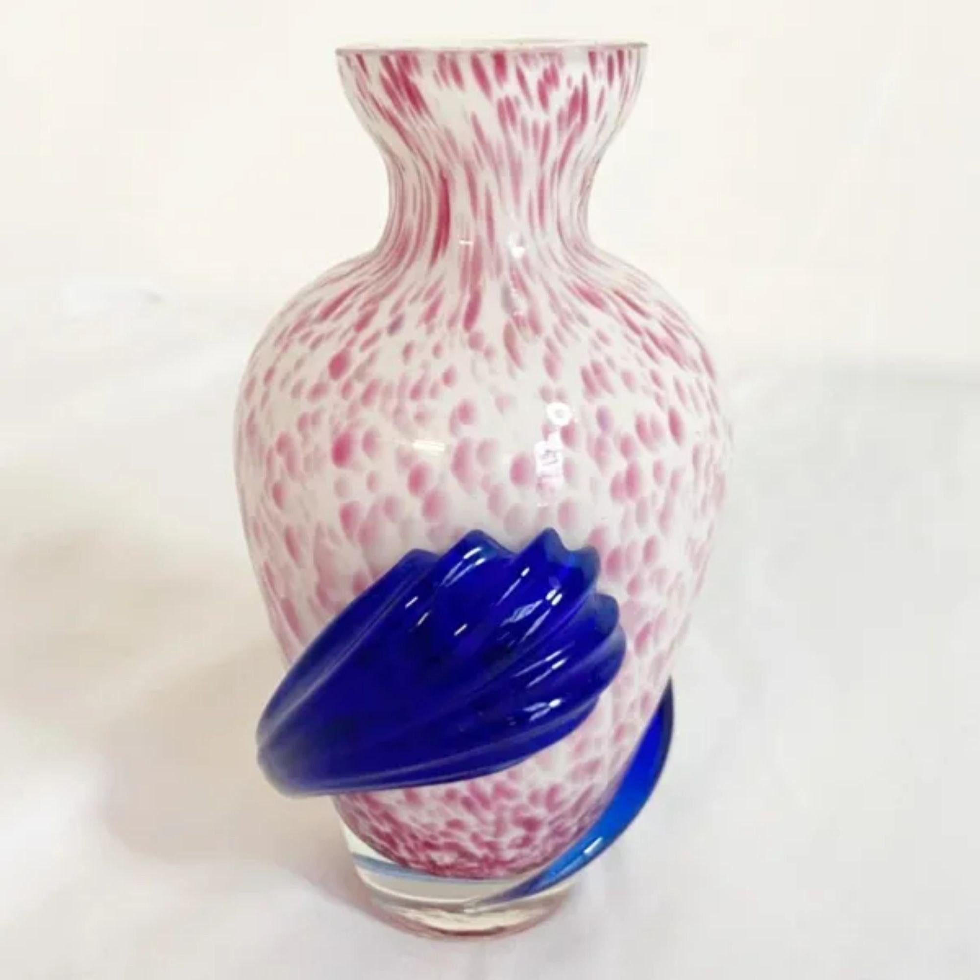 White and pink glass vase with blue snaking swirl

Additional information: 
Material: Glass
Color: Pink, White
Style: Vintage
Time Period: 1980s
Place of origin: Italy
Dimension: 3.5