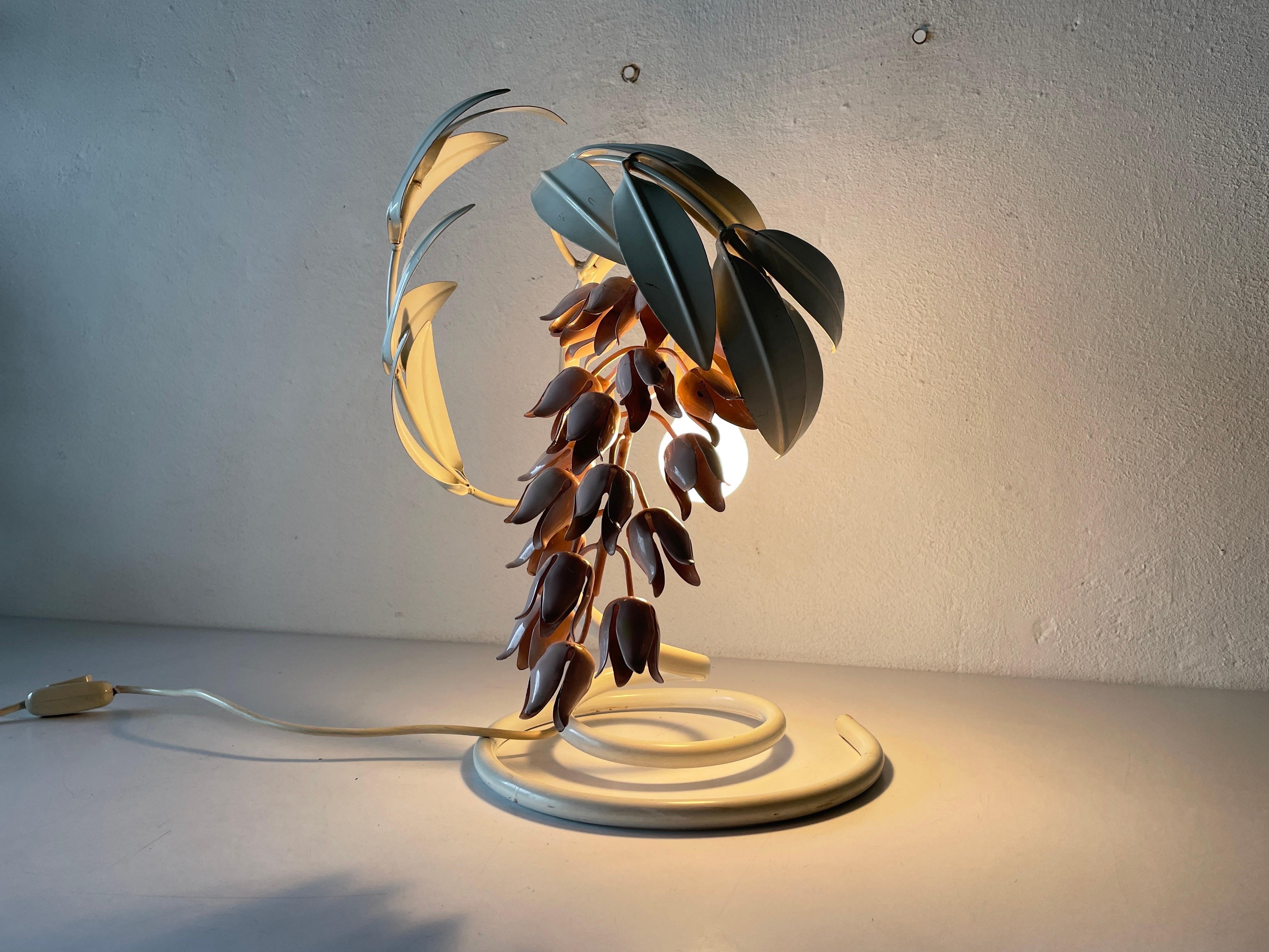 White and Pink Tulip Design Table Lamp, 1960s, Italy For Sale 3