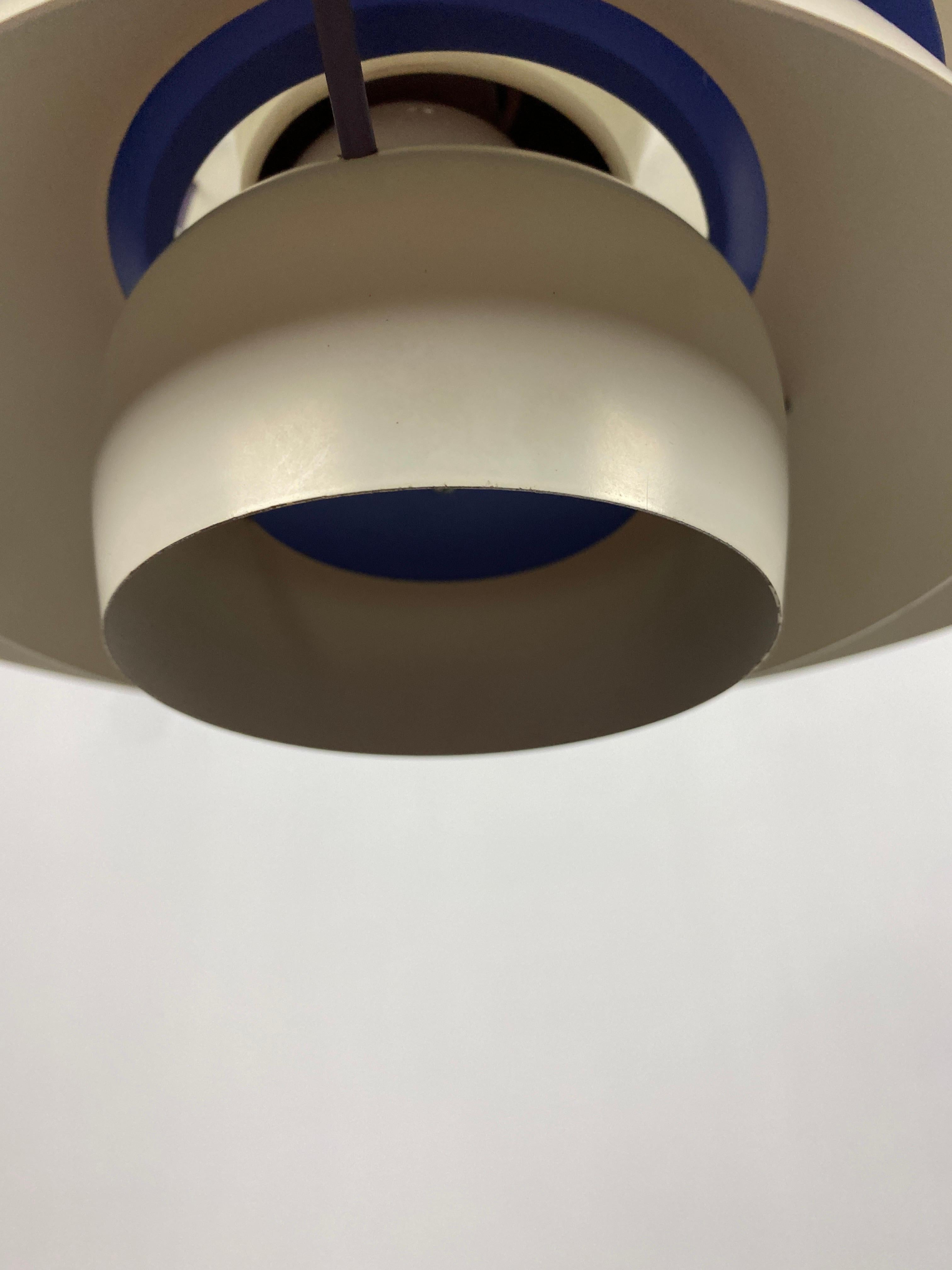 20ième siècle Lampe à suspension PH5 blanche et violette de Poul Henningsen pour Louis Poulsen 1970 en vente