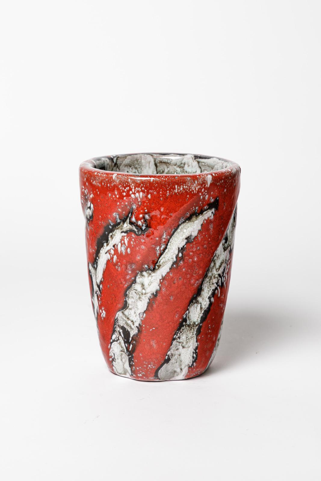 Arlette Roux

Vase en céramique blanc et rouge, design du 20e siècle

Condition originale parfaite.

Signé

Hauteur 16 cm
Grand 12 cm