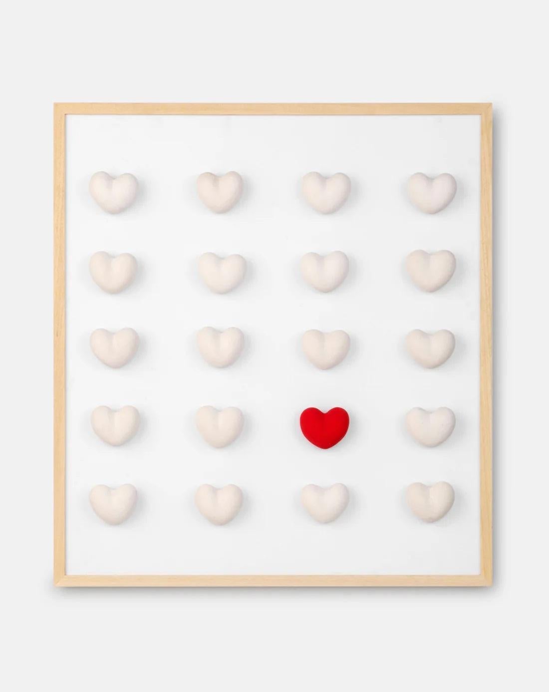 Moderne Installation de cœurs blancs et rouges avec cadre par Hatsu en vente