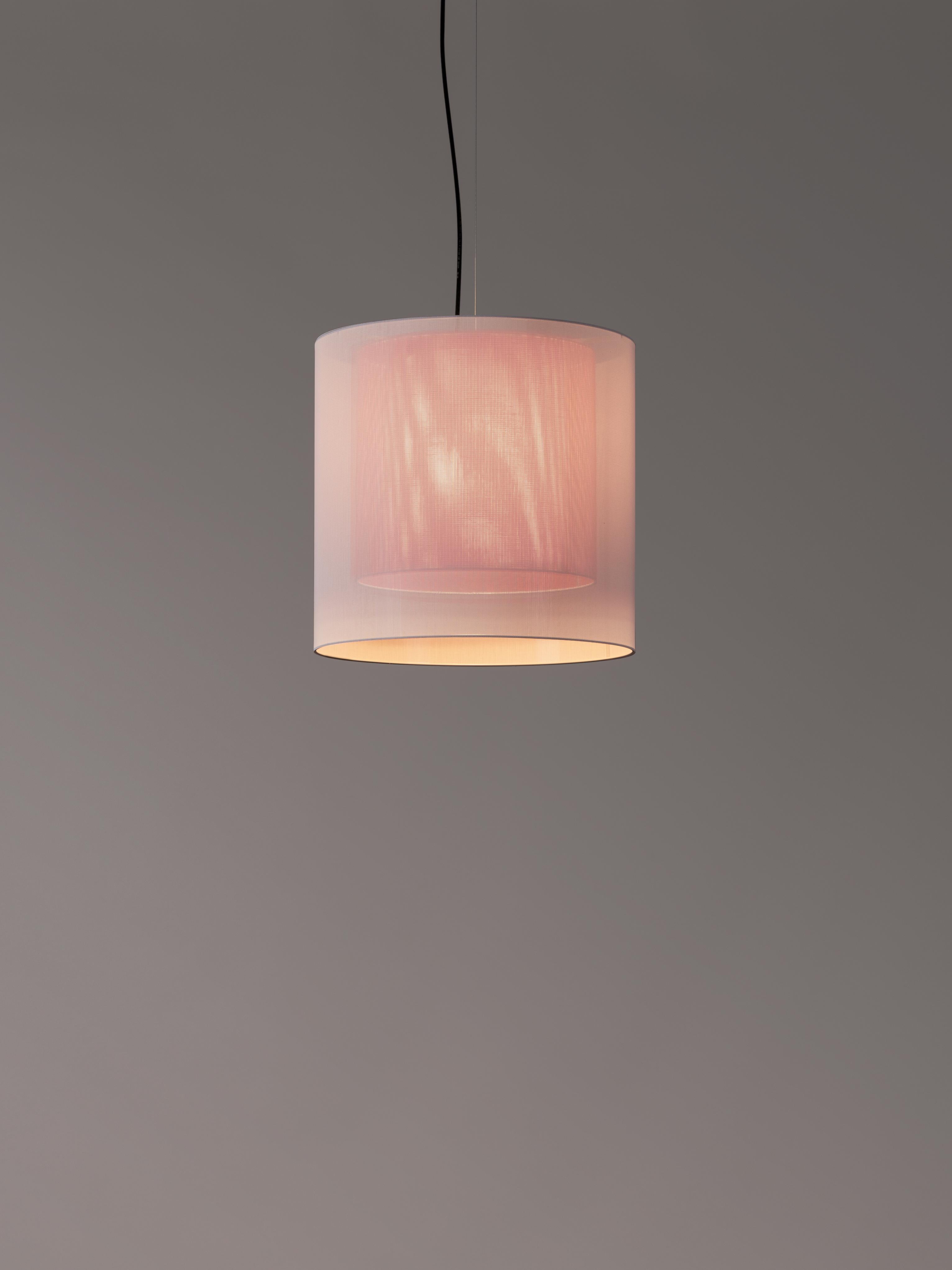 White and red Moaré MS pendant lamp by Antoni Arola
Dimensions: D 46 x H 45 cm
Materials: Metal, polyester.
Available in other colors and sizes.

Moaré’s multiple combinations of formats and colours make it highly versatile. The series takes