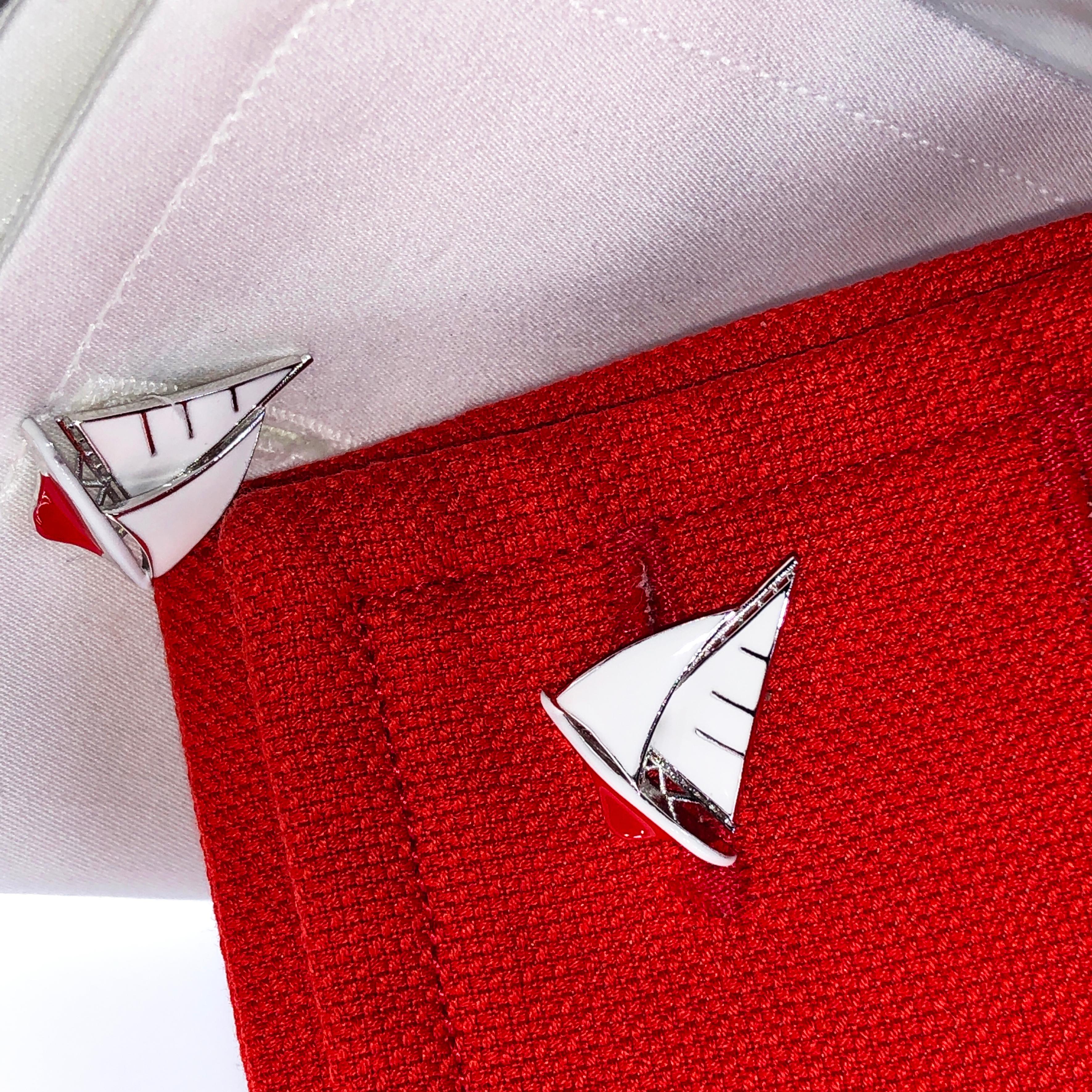 Berca Manschettenknöpfe in Form eines Segelboots in Weiß und Rot aus Sterlingsilber mit kleinem Anker im Zustand „Neu“ im Angebot in Valenza, IT