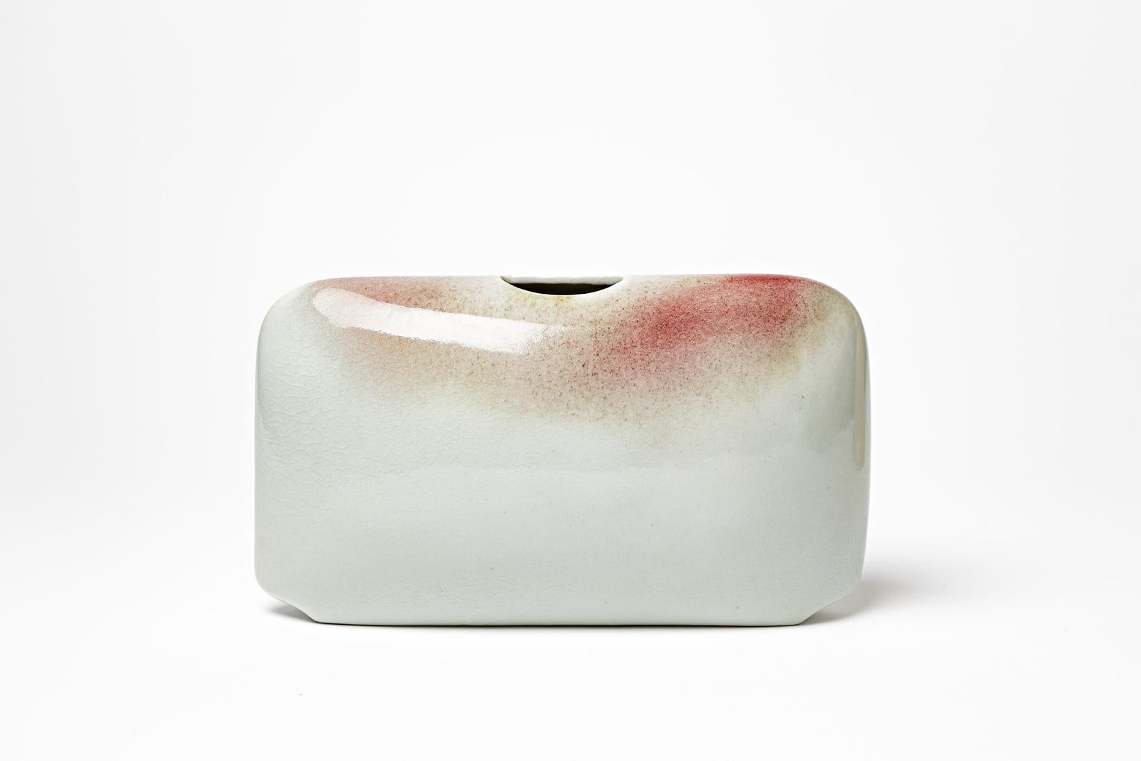 Virebent - 1970

Vase en porcelaine réalisé à la main vers 1970

Couleurs des émaux céramiques blancs et rouges

Condition originale parfaite.

Hauteur 17 cm 
Grand 27 cm