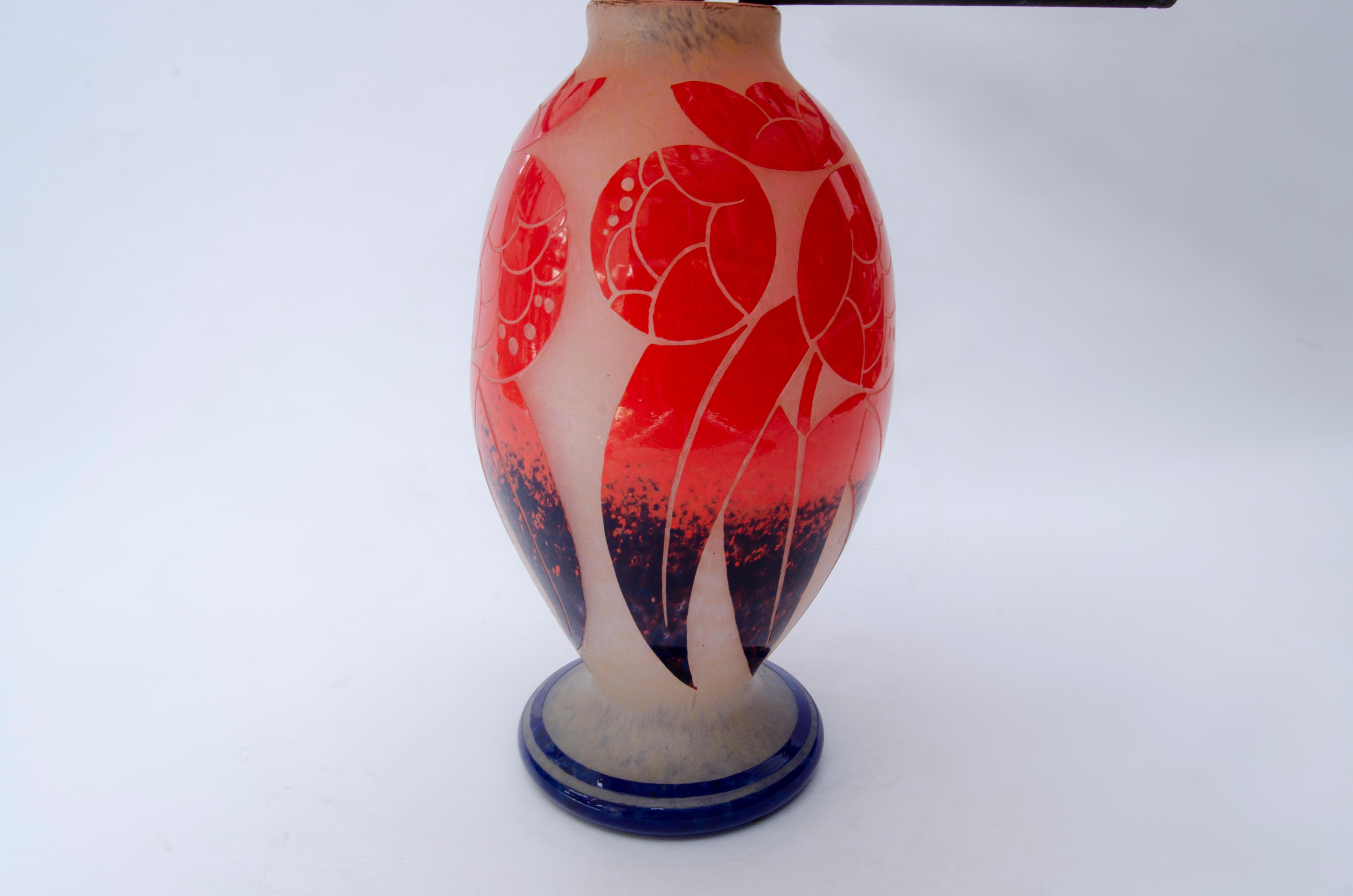 White and red table lamp by Degue (Art déco) im Angebot
