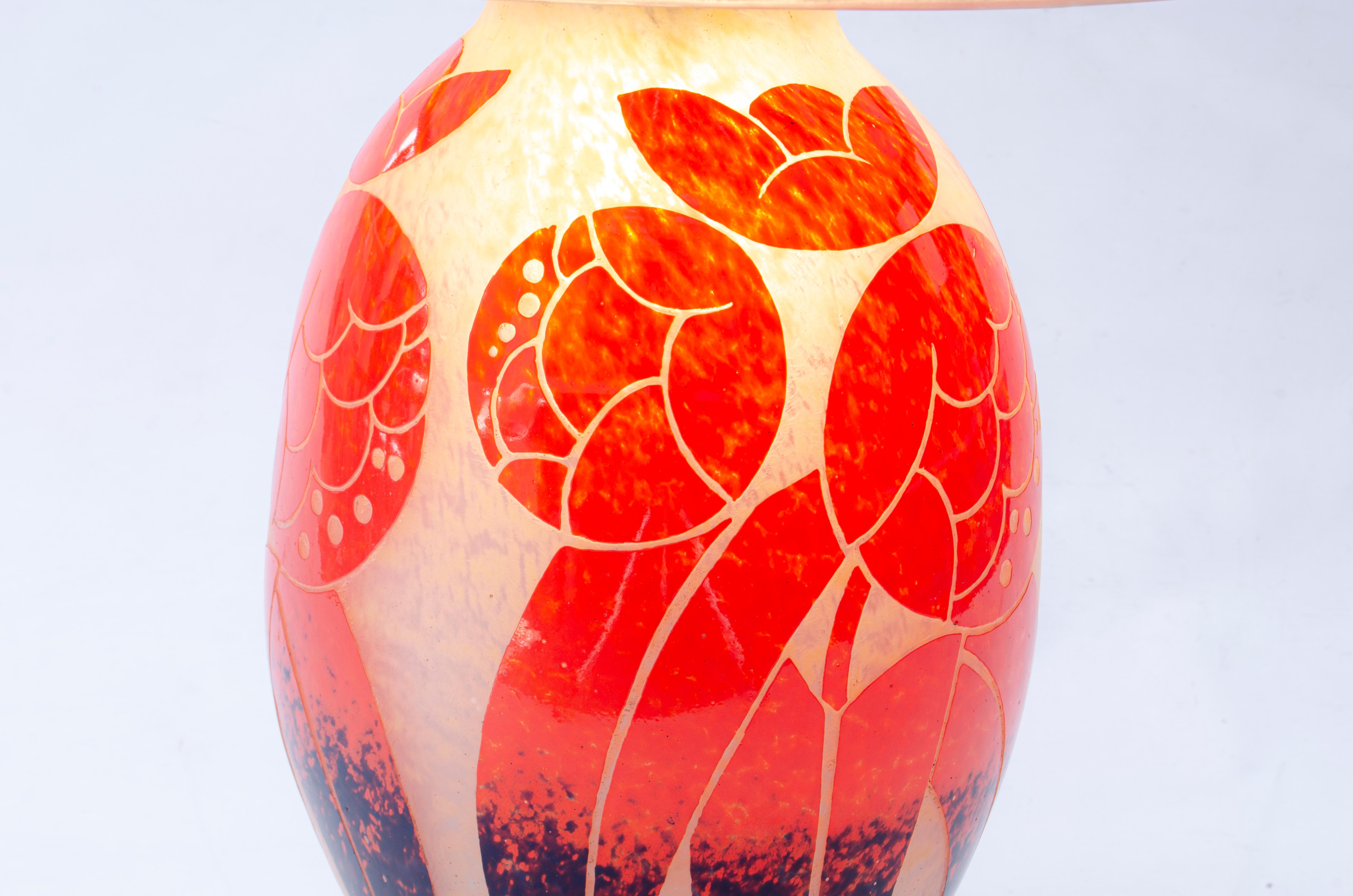 White and red table lamp by Degue (Mitte des 20. Jahrhunderts) im Angebot