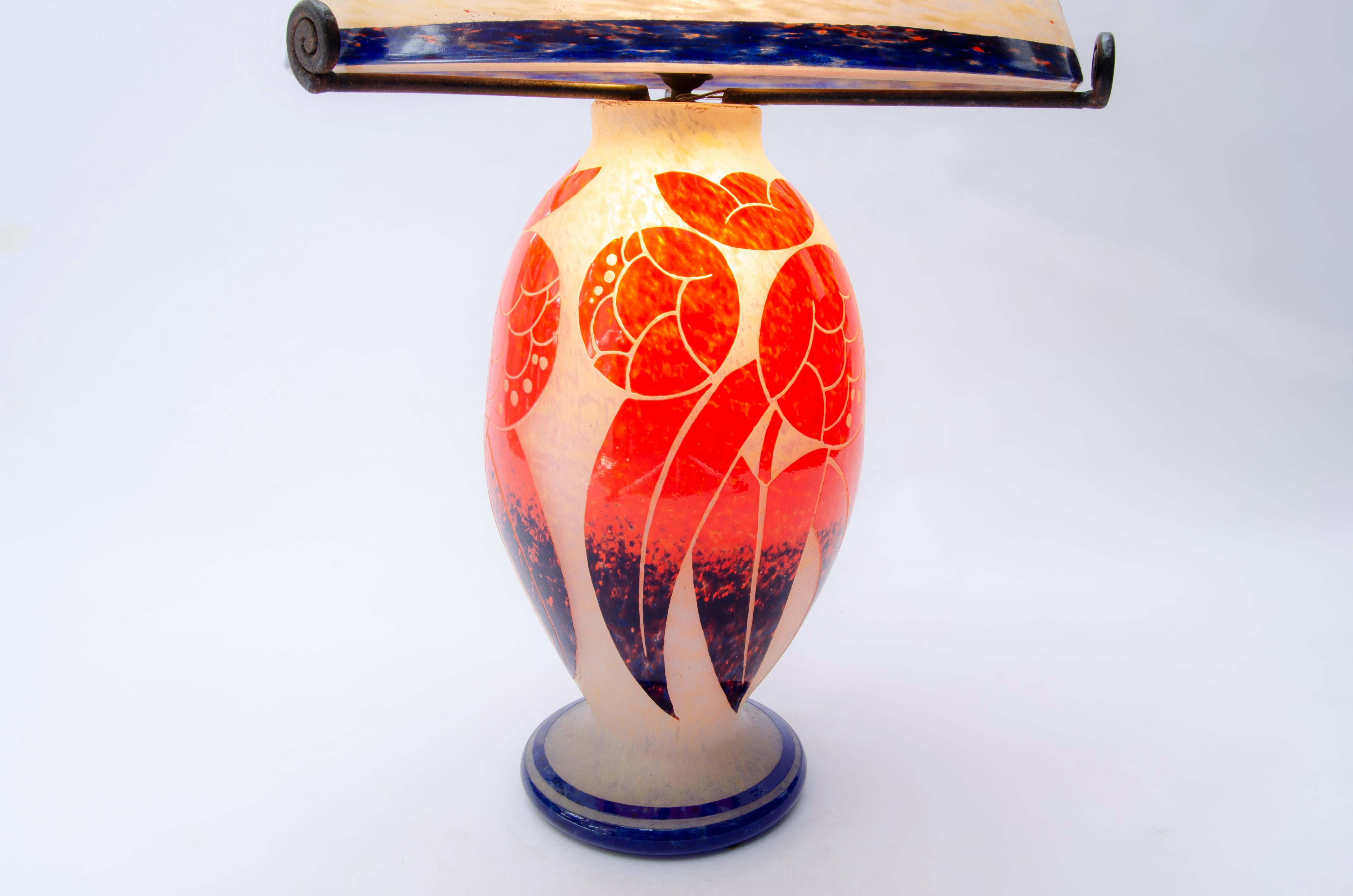 White and red table lamp by Degue (Glaskunst) im Angebot
