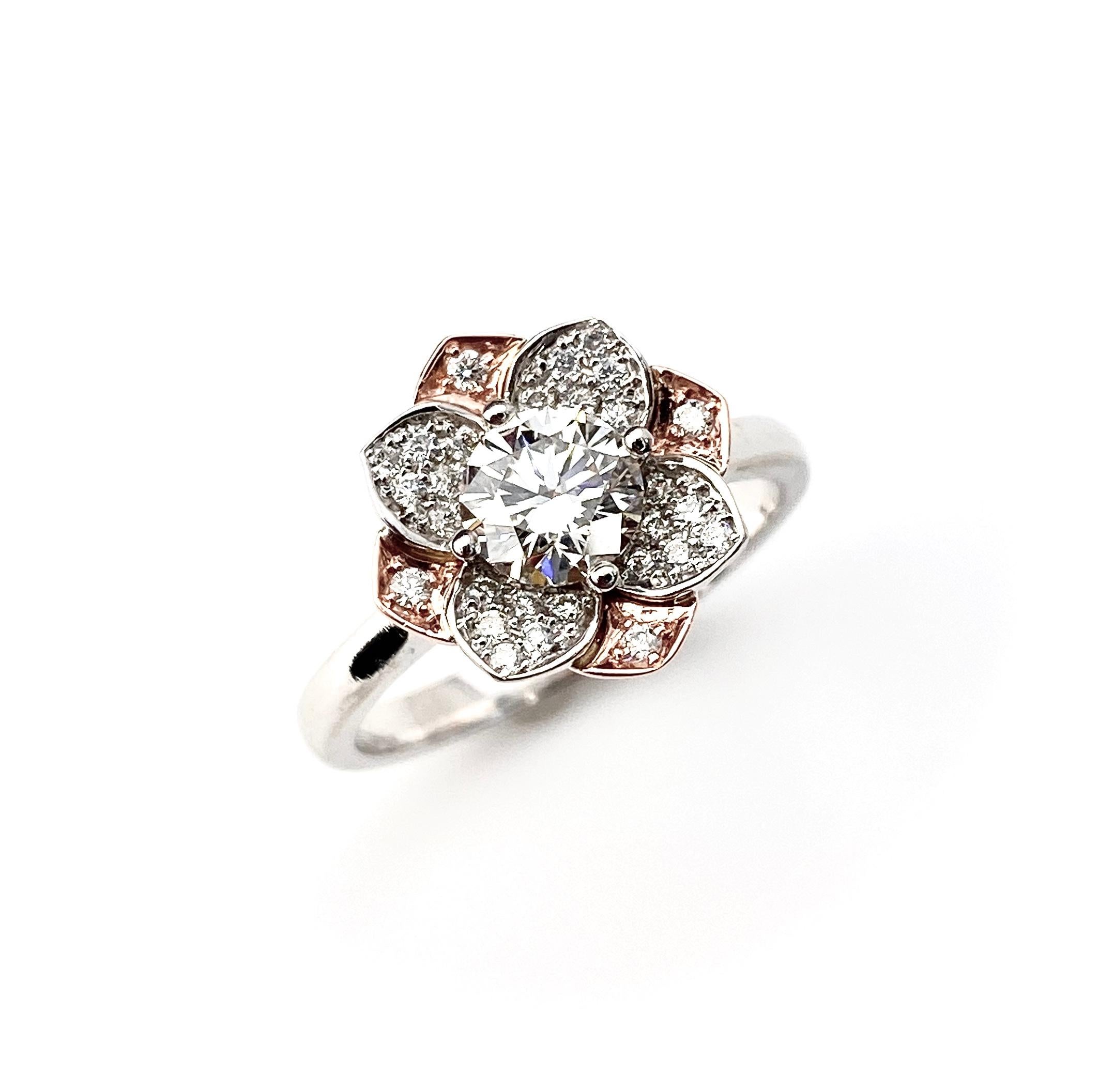 White and Rose Gold Diamond Flower Ring In New Condition For Sale In Toronto, Ontario