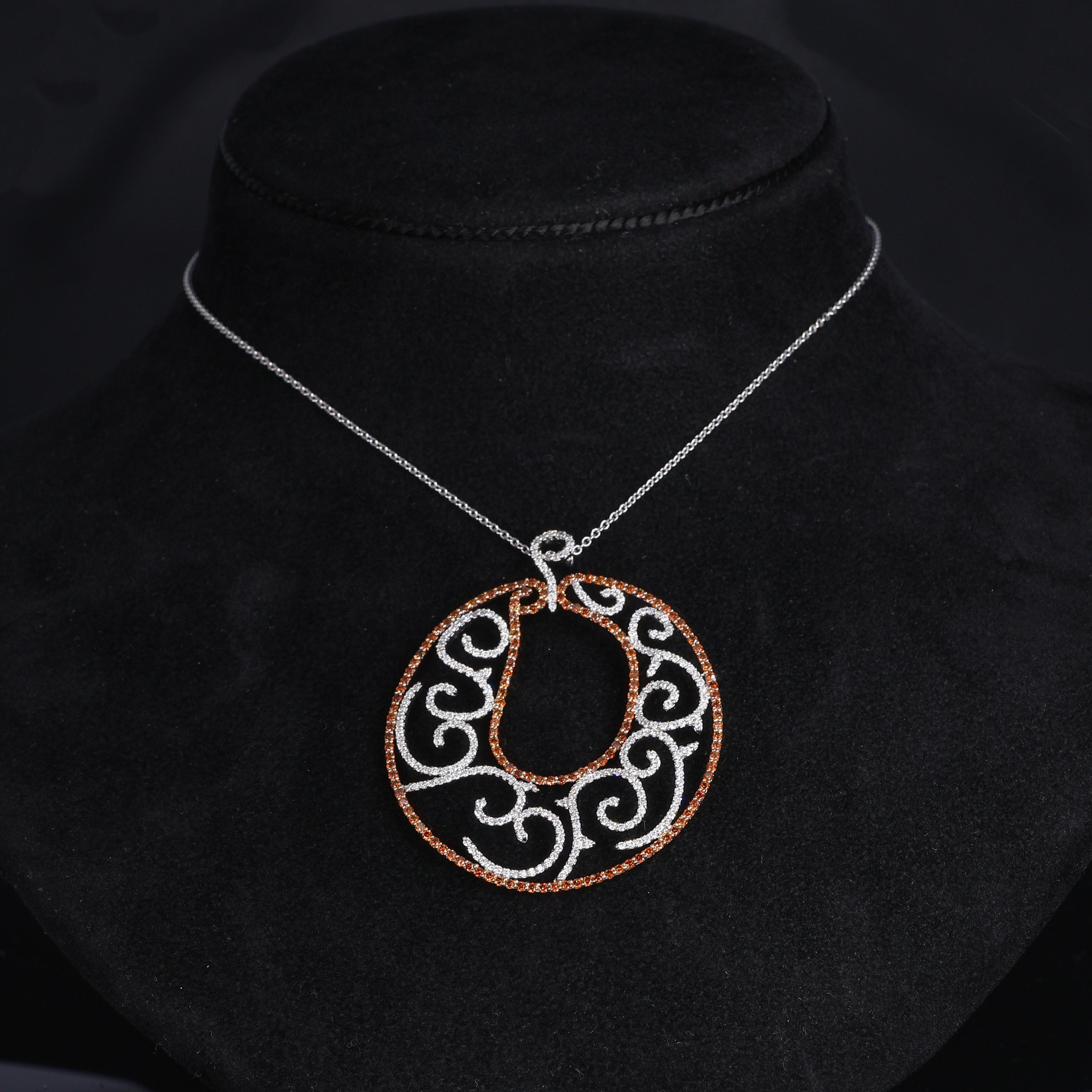 NOTA IMPORTANTE:
Non è previsto alcun costo aggiuntivo per questo ordine.
La spedizione e i dazi doganali sono completamente a nostro carico.
--------------------
Un elegante ciondolo a forma di virgola realizzato in oro bianco e rosa 18 carati, con