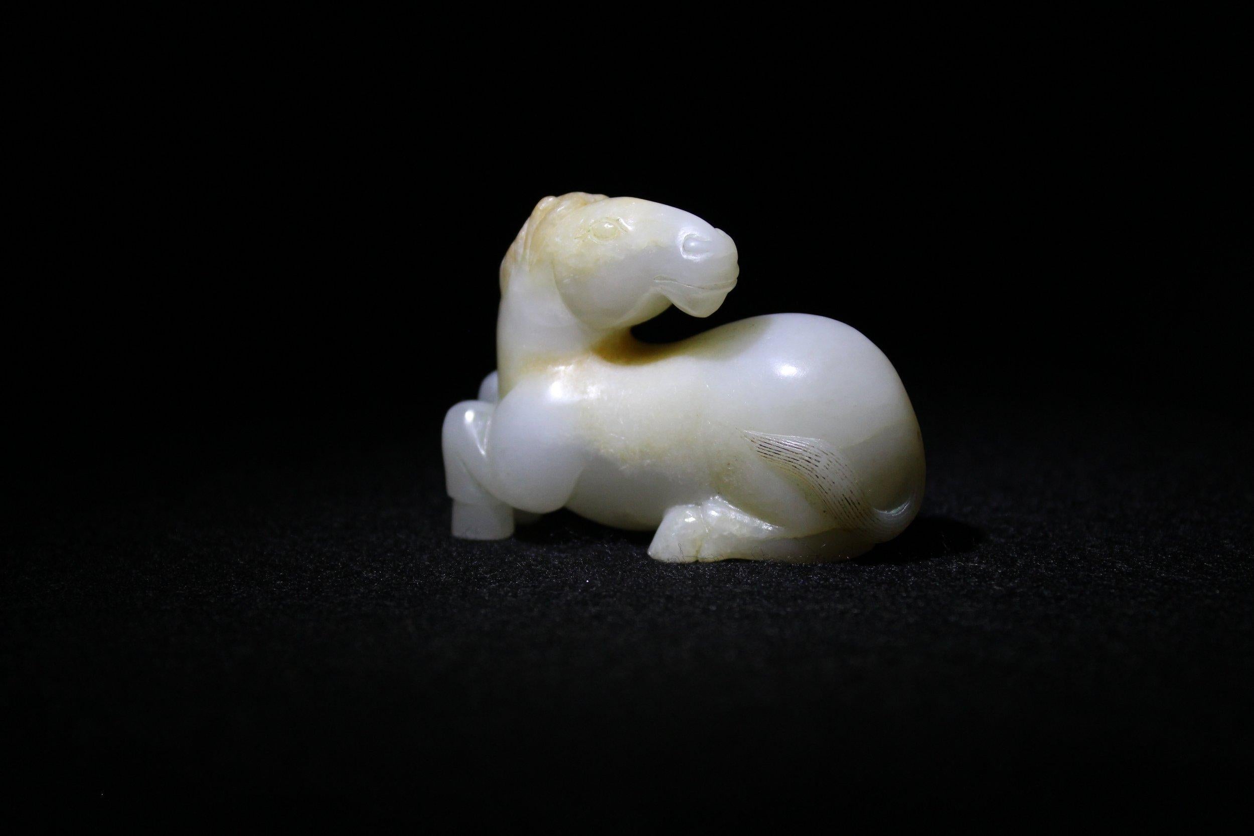 White and Russet Jade Horse, Qing Dynasty In Good Condition For Sale In San Diego, CA