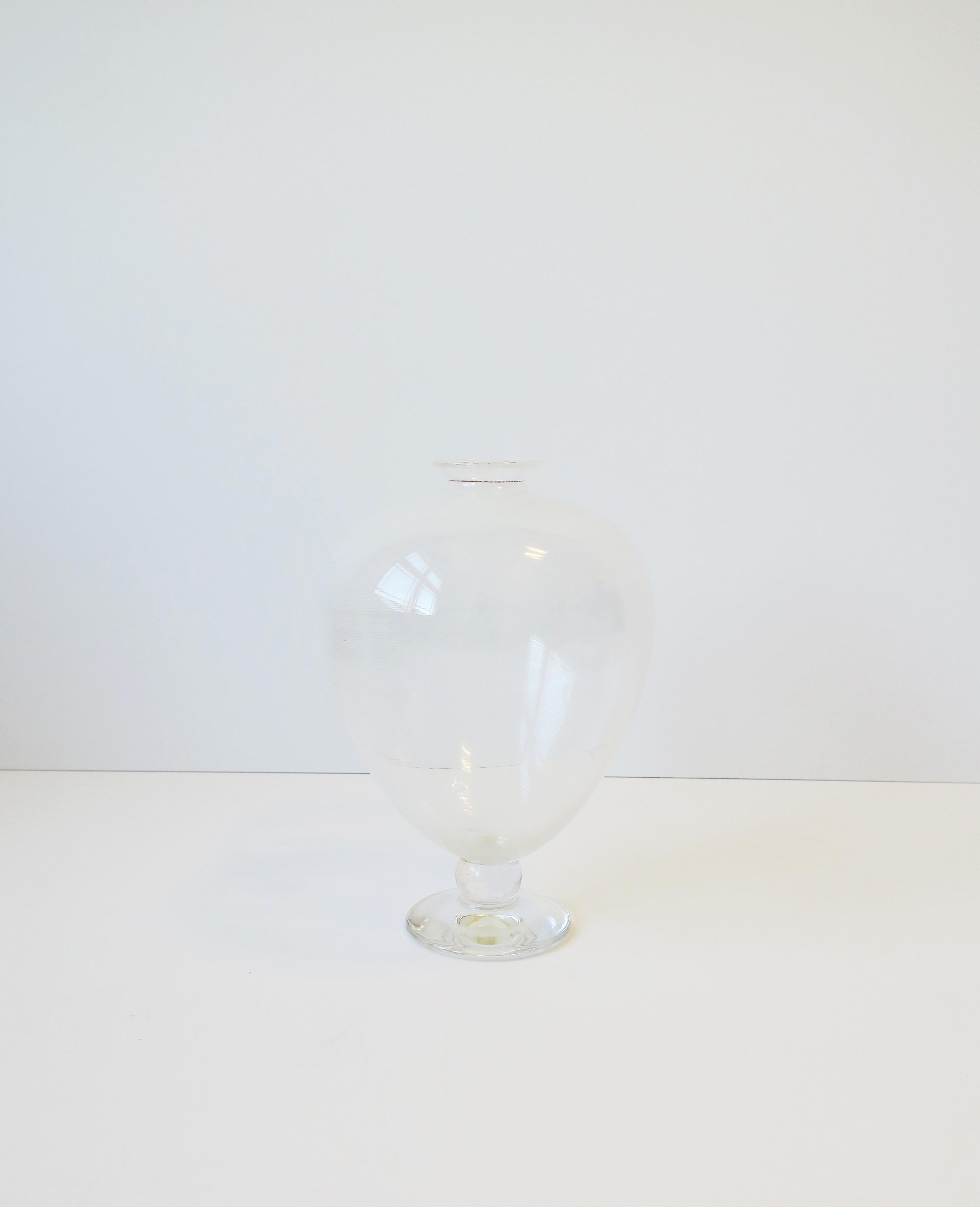 Vase in Urnenform aus weißem und durchscheinendem Klarglas nach Vittorio Zecchin (Moderne) im Angebot