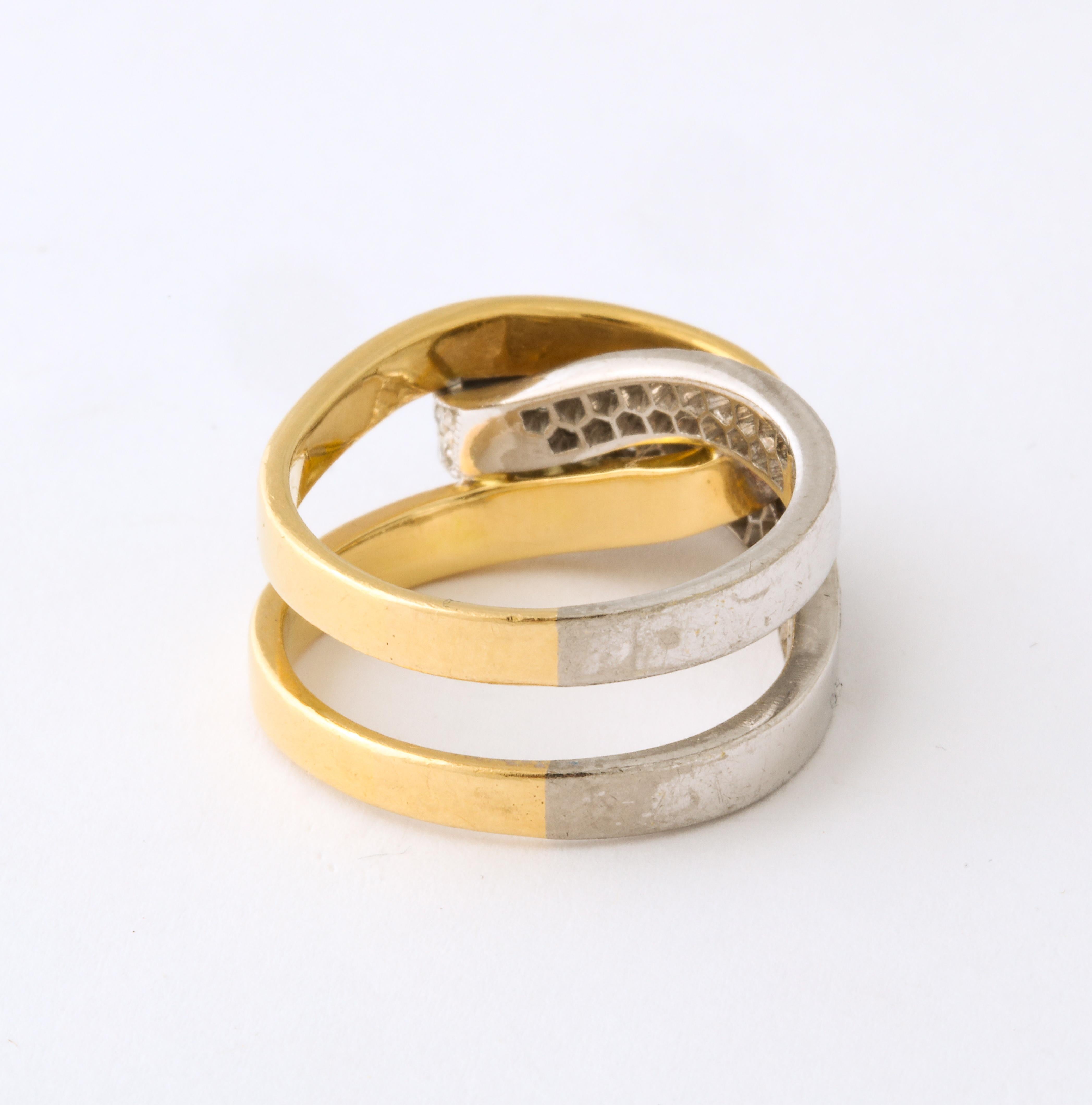 Weißer und gelber 18 K Gold Crossover Ring im Zustand „Gut“ in New York, NY
