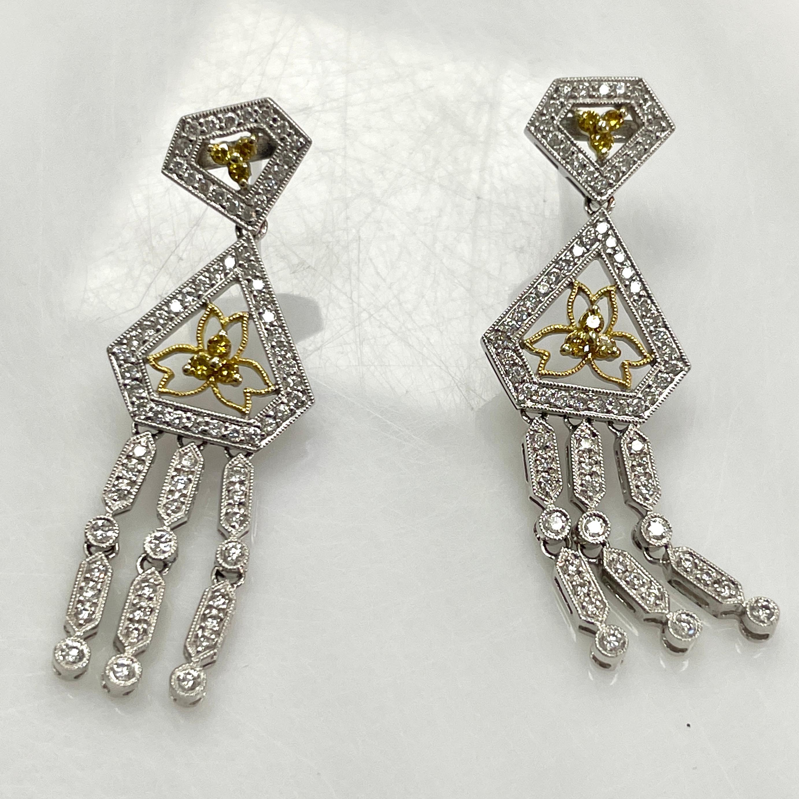 Weißer und gelber Diamant in Weißgold und Gelbgold baumelnde Ohrringe im Zustand „Neu“ im Angebot in New York, NY