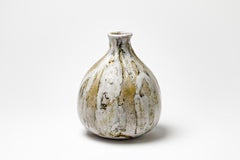 Vaso in ceramica smaltata bianca e gialla di Gisèle Buthod-Garçon, 1980-1990 ca.