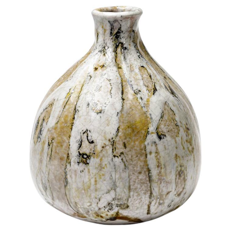 Vase en céramique émaillée blanche et jaune de Gisèle Buthod-Garçon, vers 1980-1990