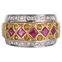 Anillo de oro blanco y amarillo con rubíes, zafiros amarillos y diamantes