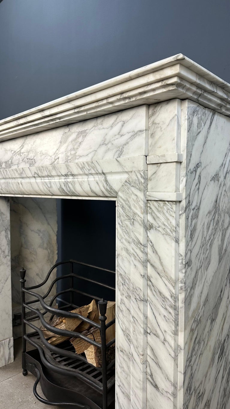 White Antique Art-Deco Marble Fireplace Surround In Good Condition For Sale In Oostvoorne, NL
