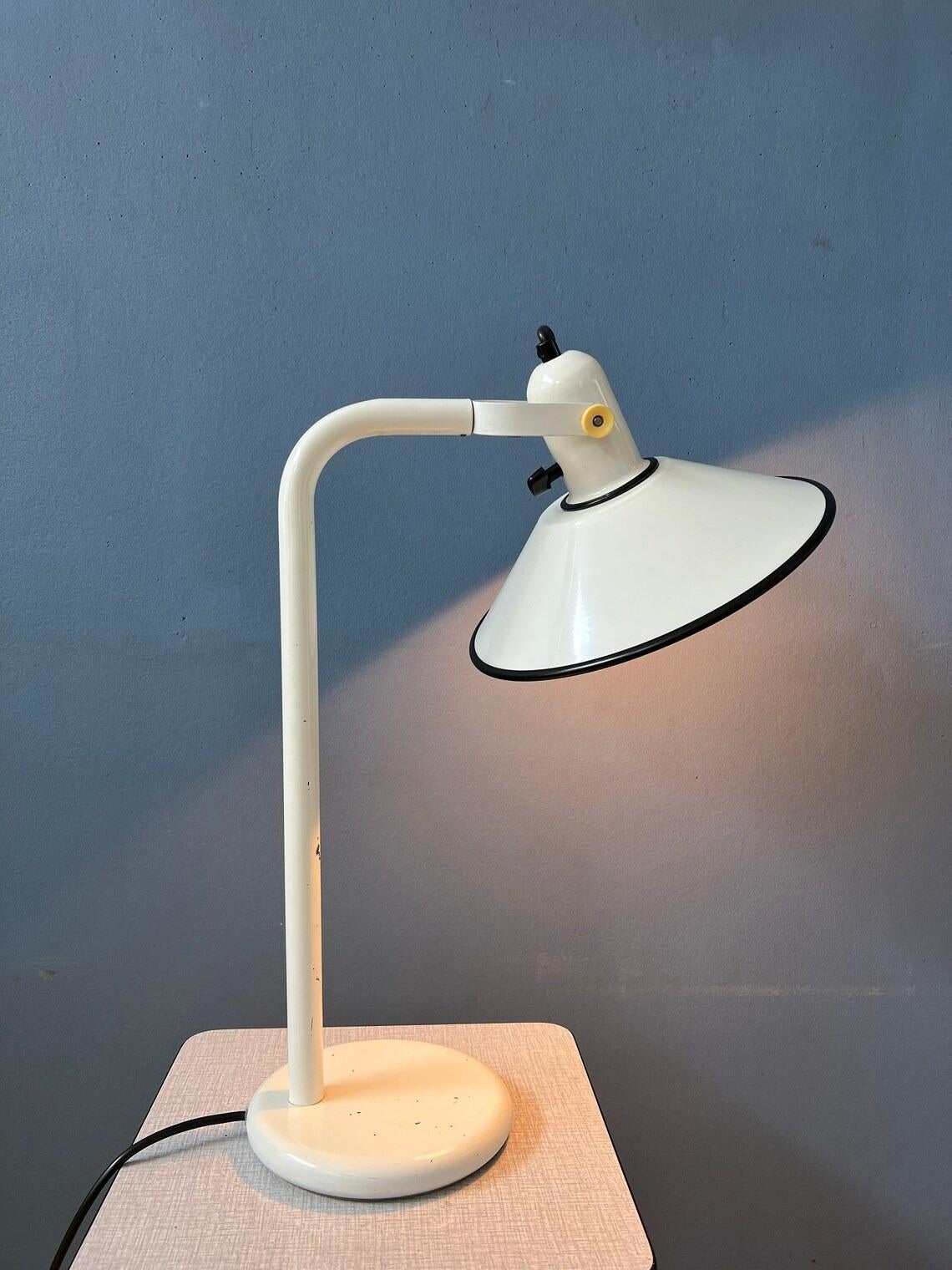 White Anvia Desk Lamp - Mid Century Table Lamp - Vintage Office Light In Excellent Condition For Sale In ROTTERDAM, ZH