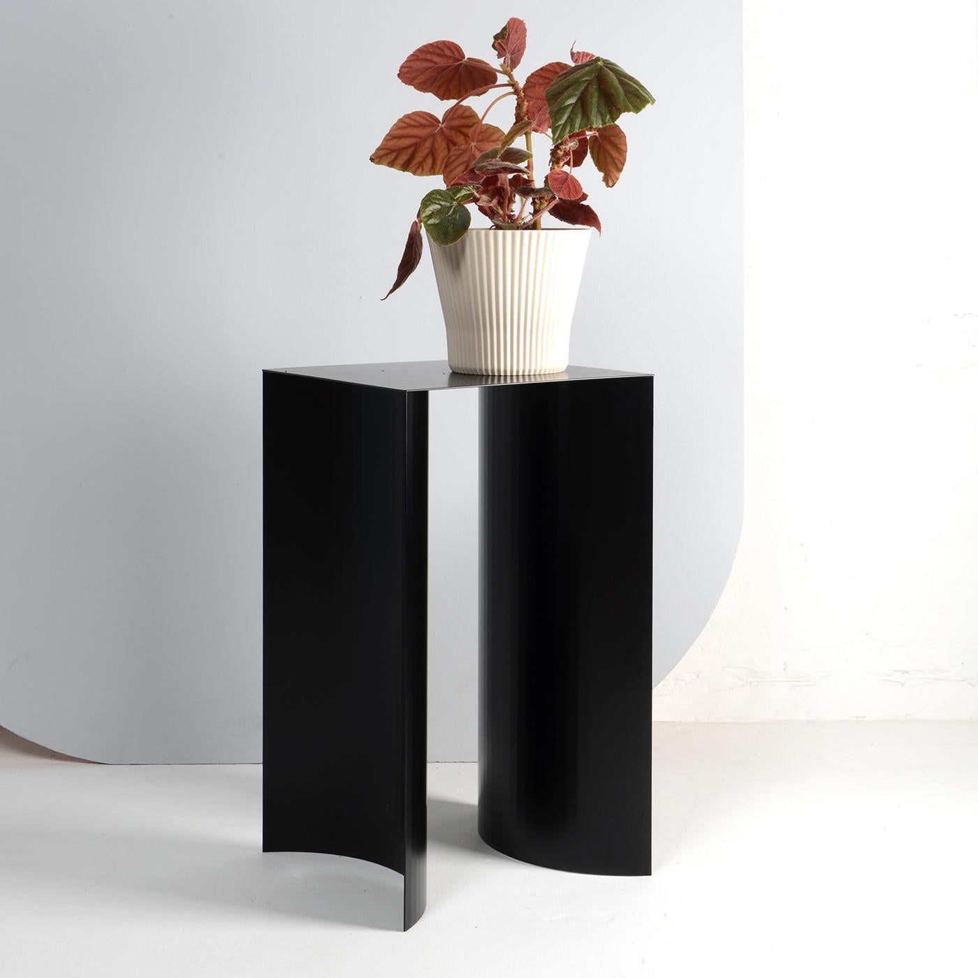 White Arc Table by OK Design In New Condition For Sale In Geneve, CH
