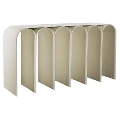 Consola de arco blanca de Pietro Franceschini