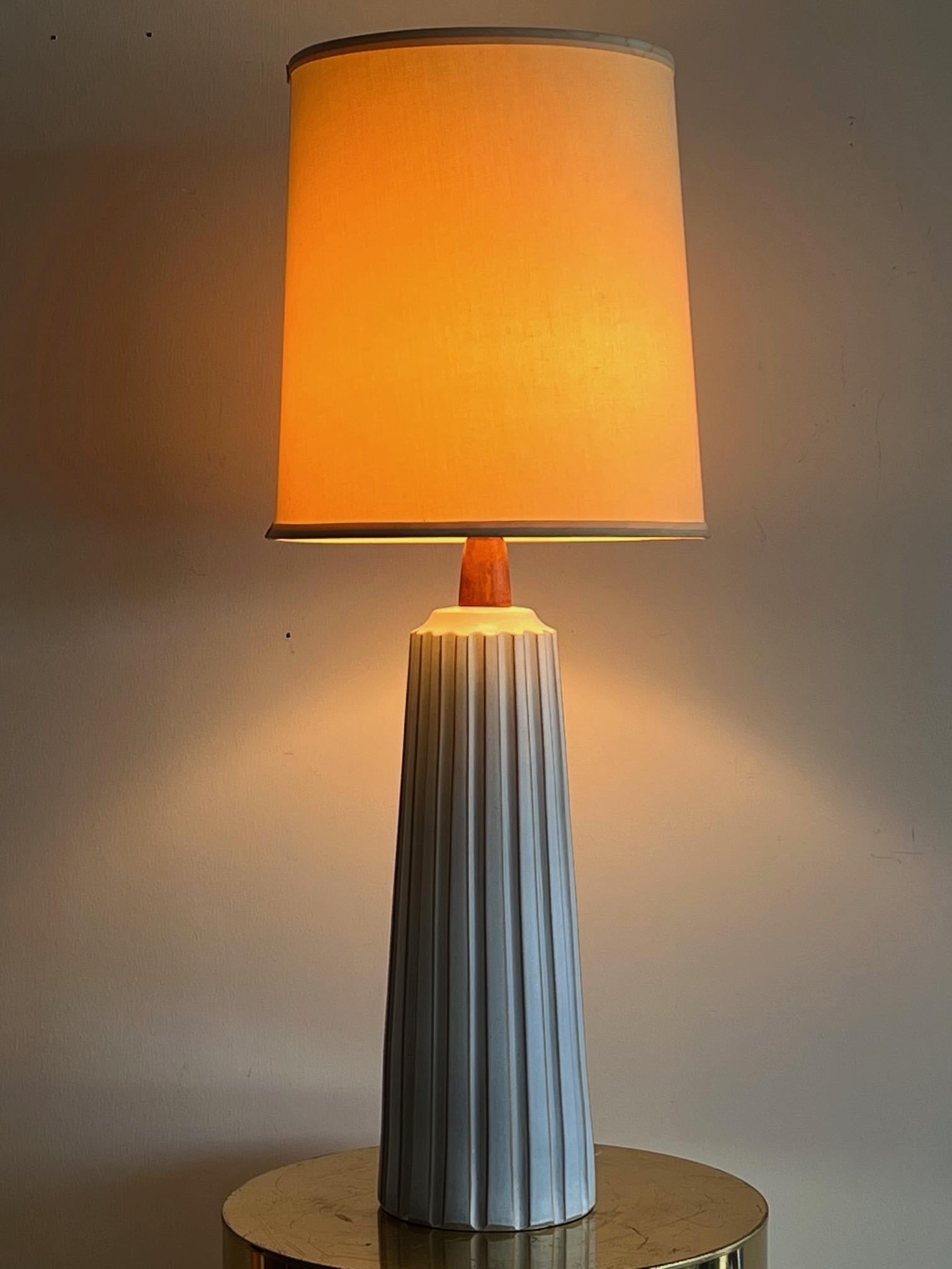 Mid-Century Modern Lampe architecturale blanche de Gordon Martz Marshall Studios en vente