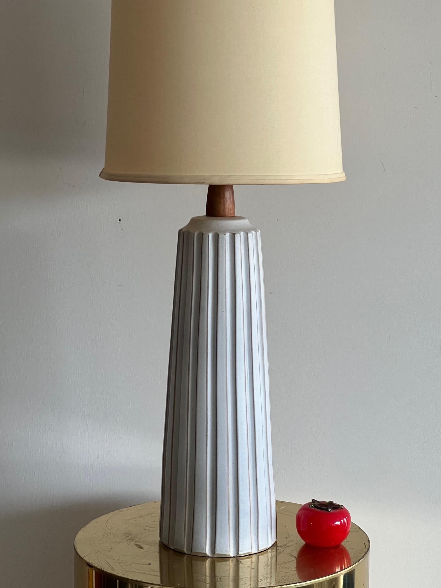 White Architectural Lamp by Gordon Martz Marshall Studios In Good Condition For Sale In St.Petersburg, FL