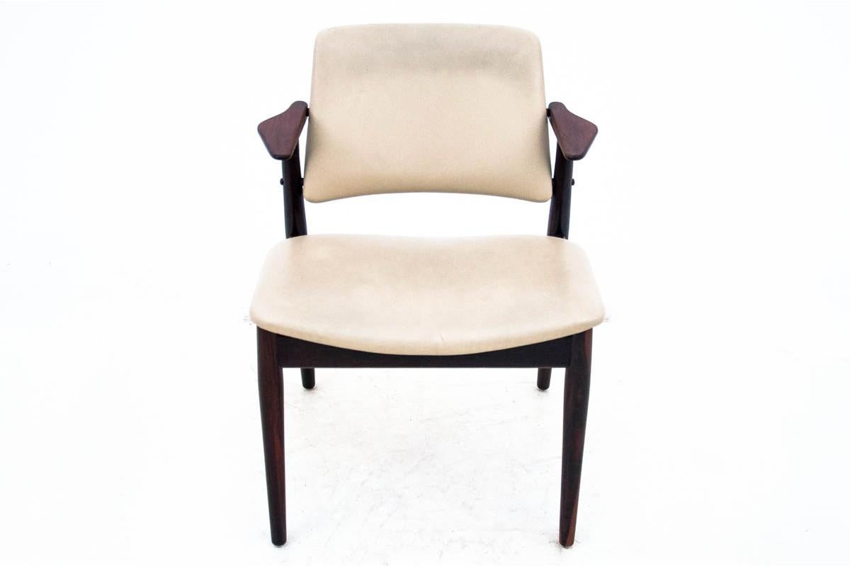Danish armchair from the 1960s
Very good condition. 
Original upholstery. 
Dimensions: Height 79 cm / height of the seat. 43 cm / width 60 cm / dep. 58 cm.